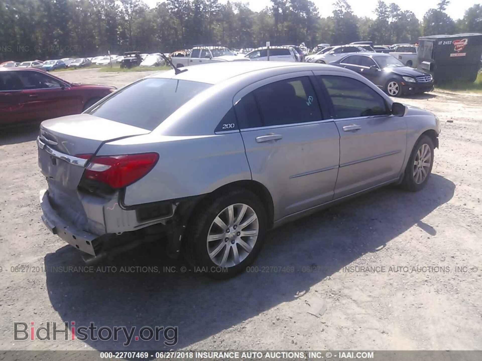 2013 Chrysler 200 - VIN: 1C3CCBBG2DN659432 - Photo 4