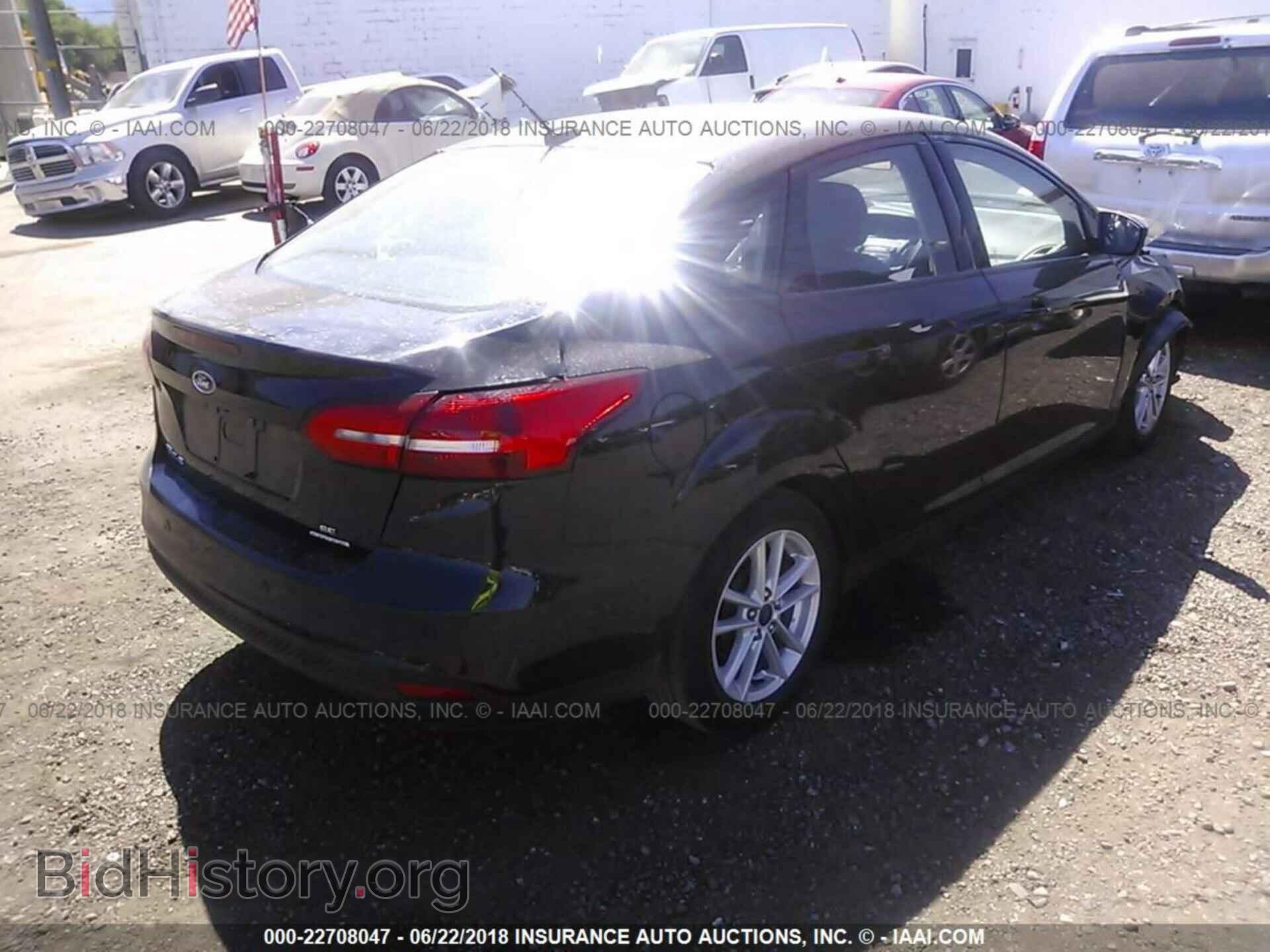 2016 Ford Focus - VIN: 1FADP3F28GL289389 - Photo 4