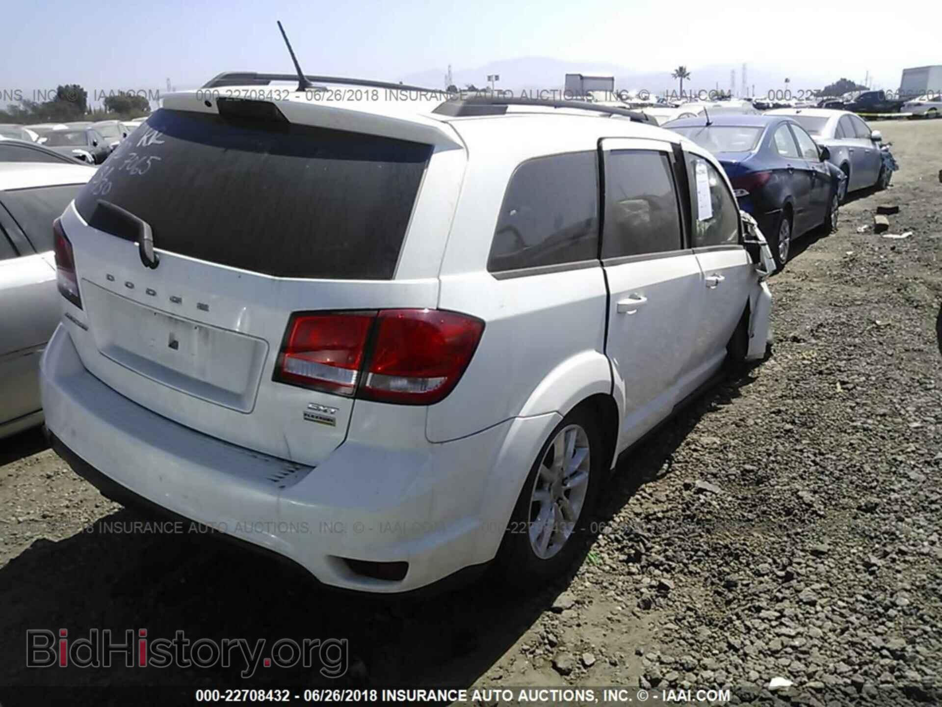 2015 Dodge Journey - VIN: 3C4PDCBGXFT677065 - Photo 4