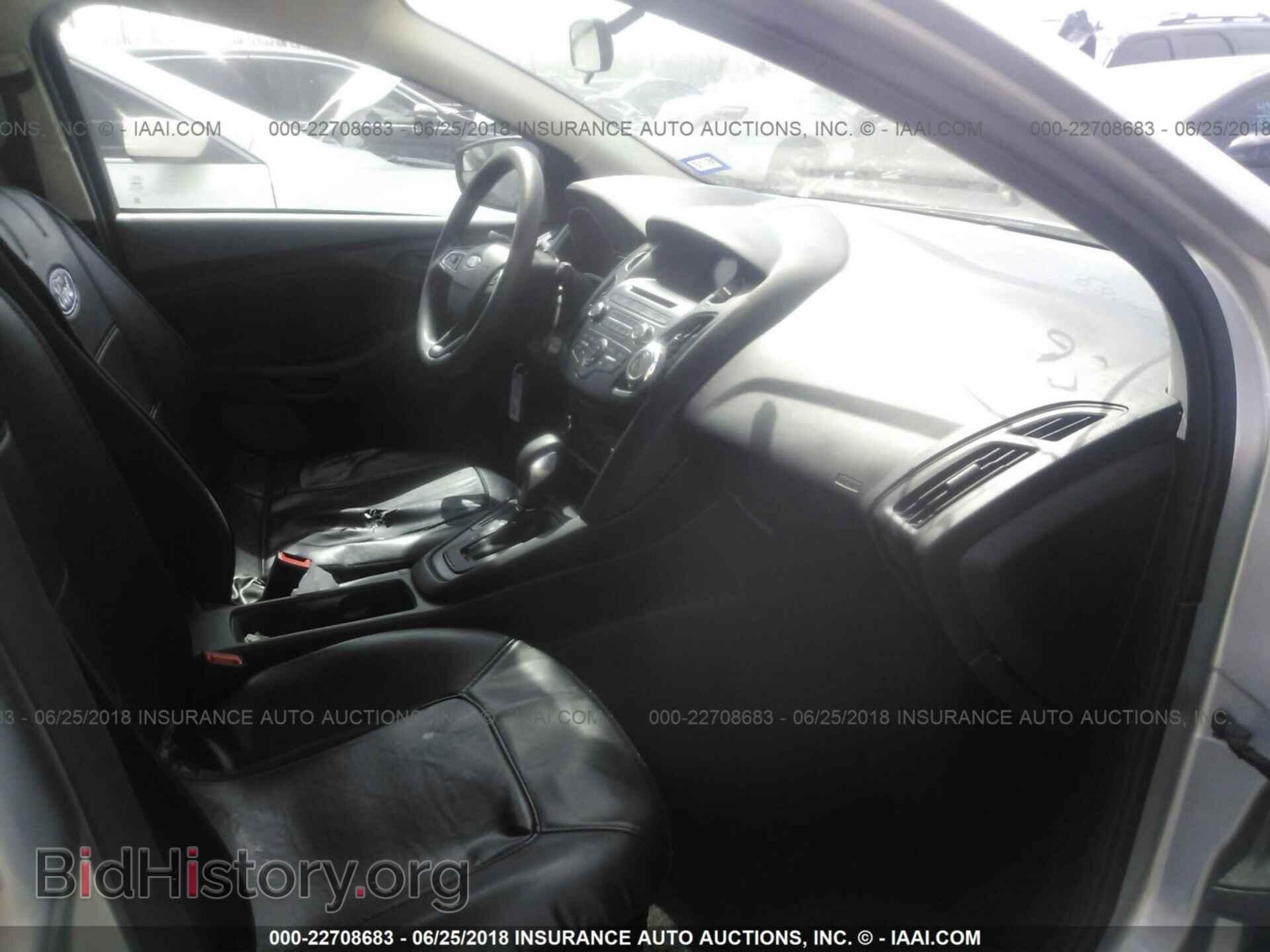2016 Ford Focus - VIN: 1FADP3E26GL252942 - Photo 5