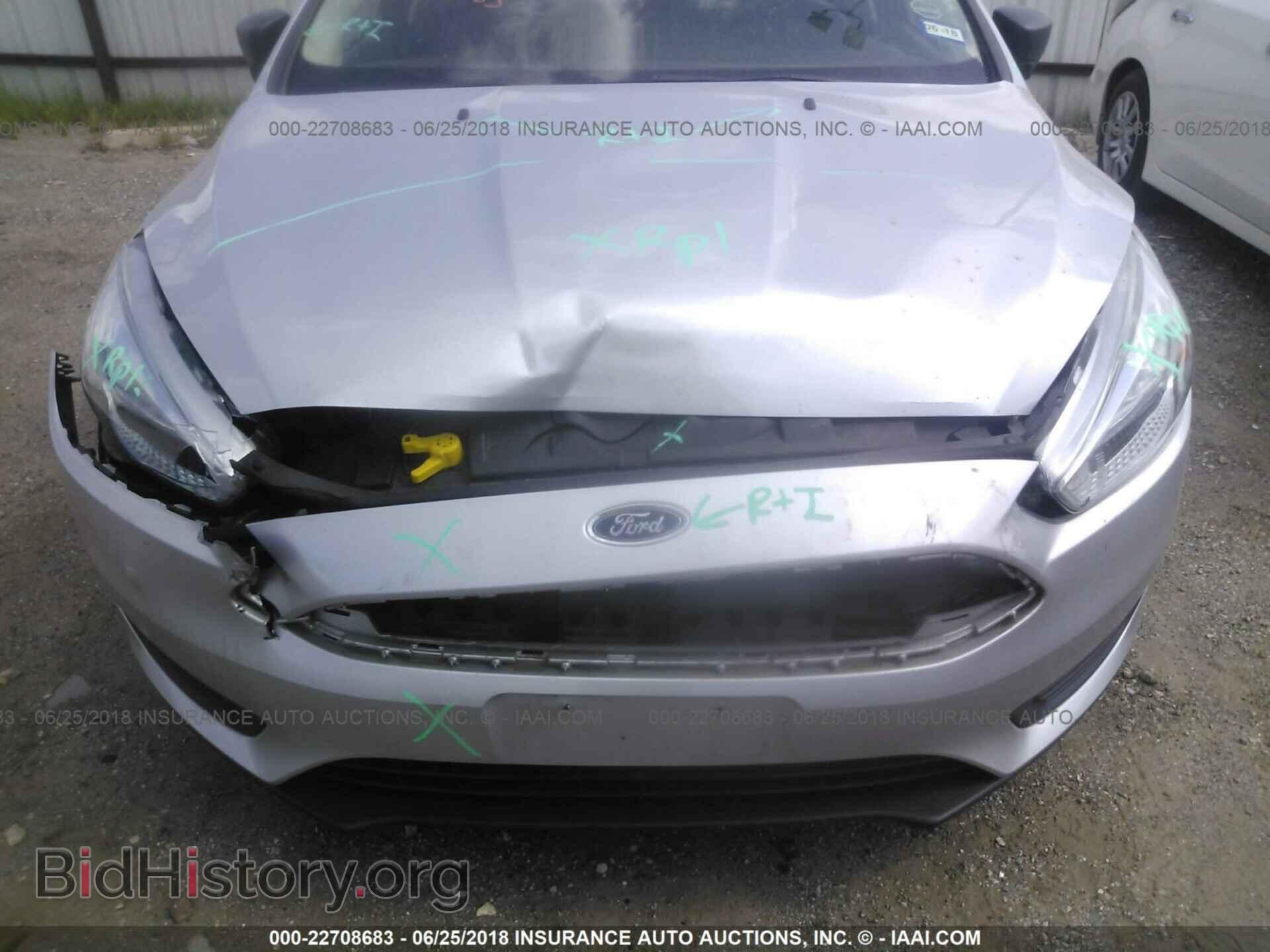 2016 Ford Focus - VIN: 1FADP3E26GL252942 - Photo 6