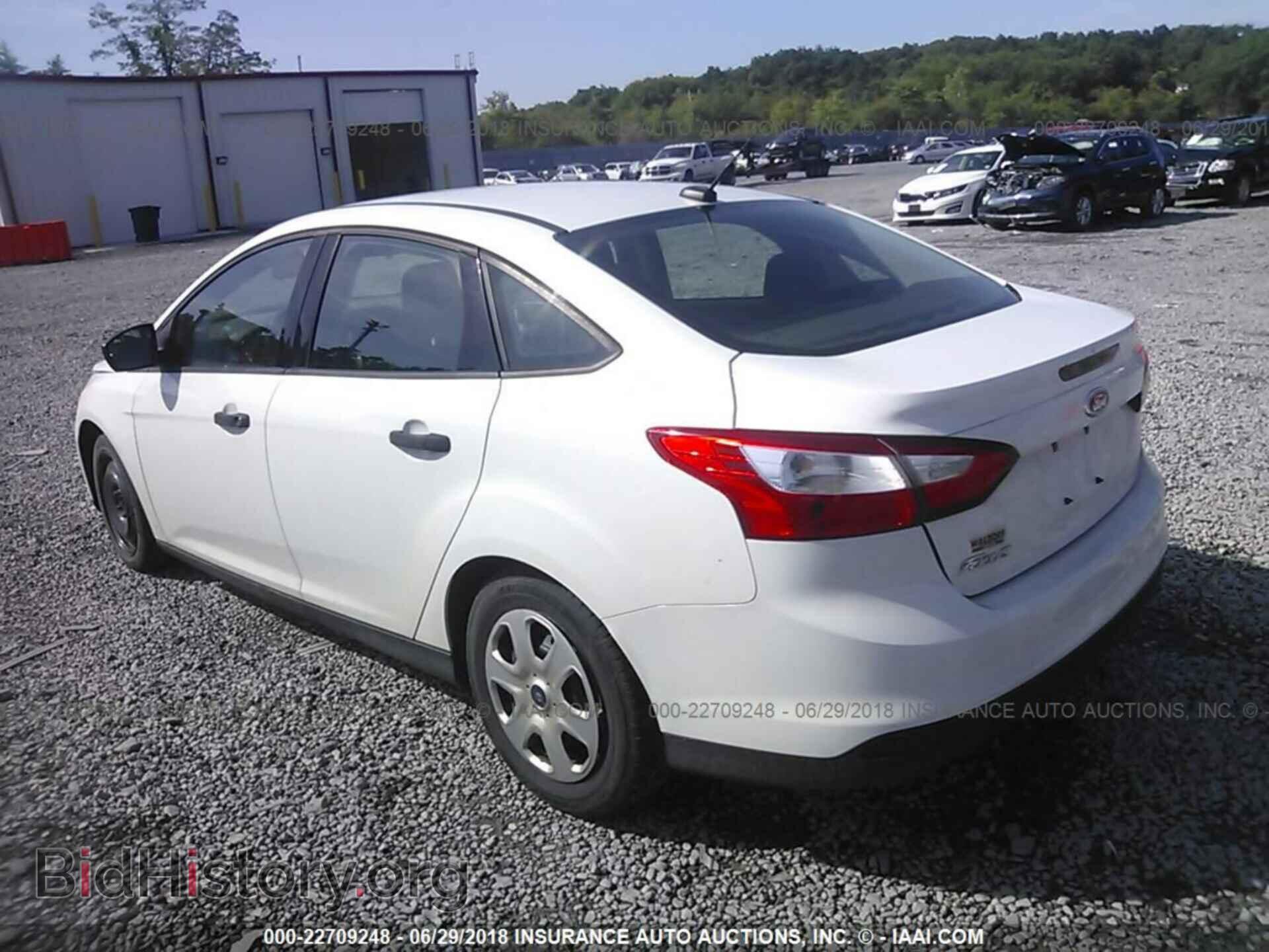 2012 Ford Focus - VIN: 1FAHP3E27CL288196 - Photo 3