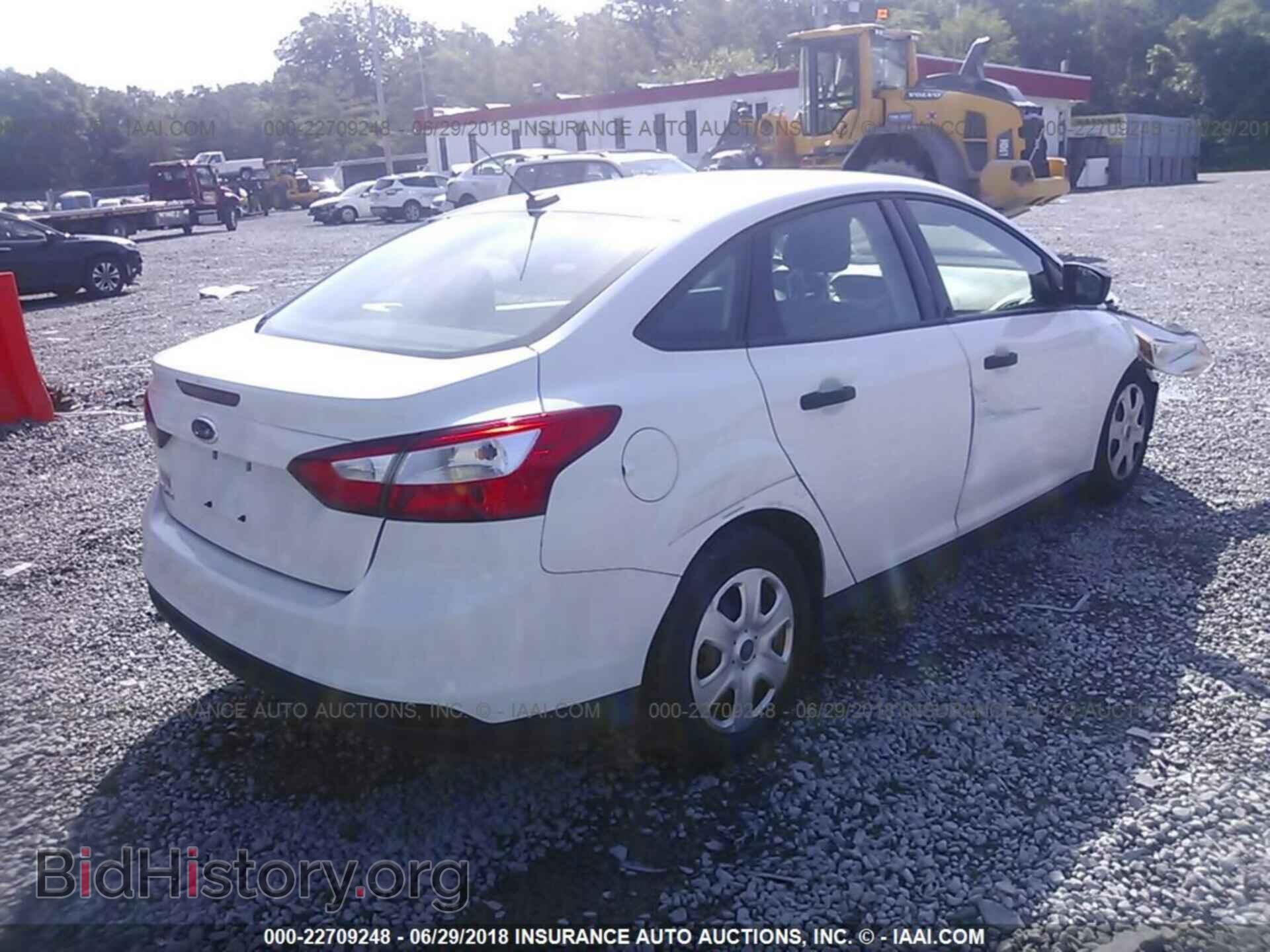 2012 Ford Focus - VIN: 1FAHP3E27CL288196 - Photo 4