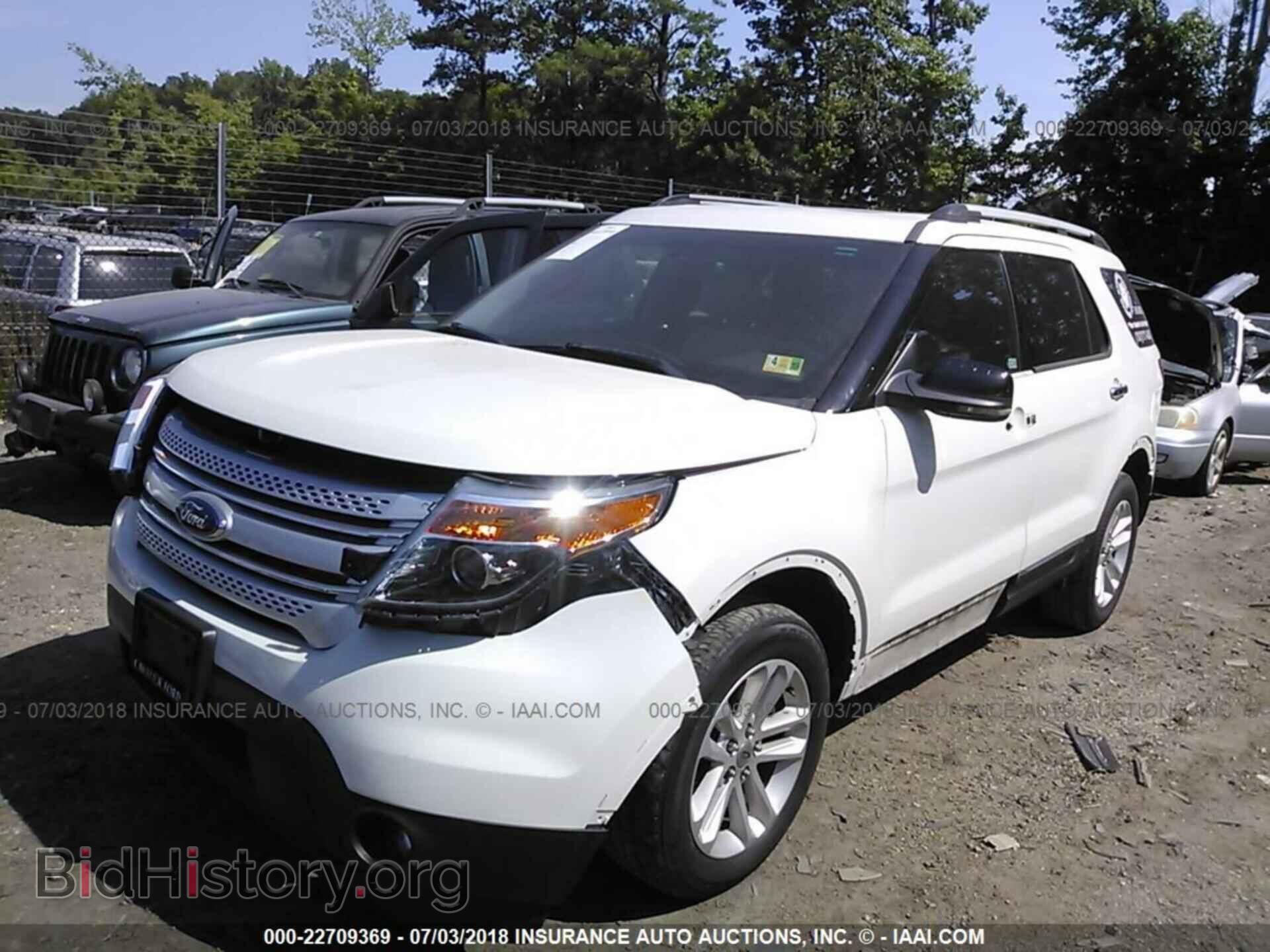 2011 Ford Explorer - VIN: 1FMHK8D89BGA14433 - Фото 2