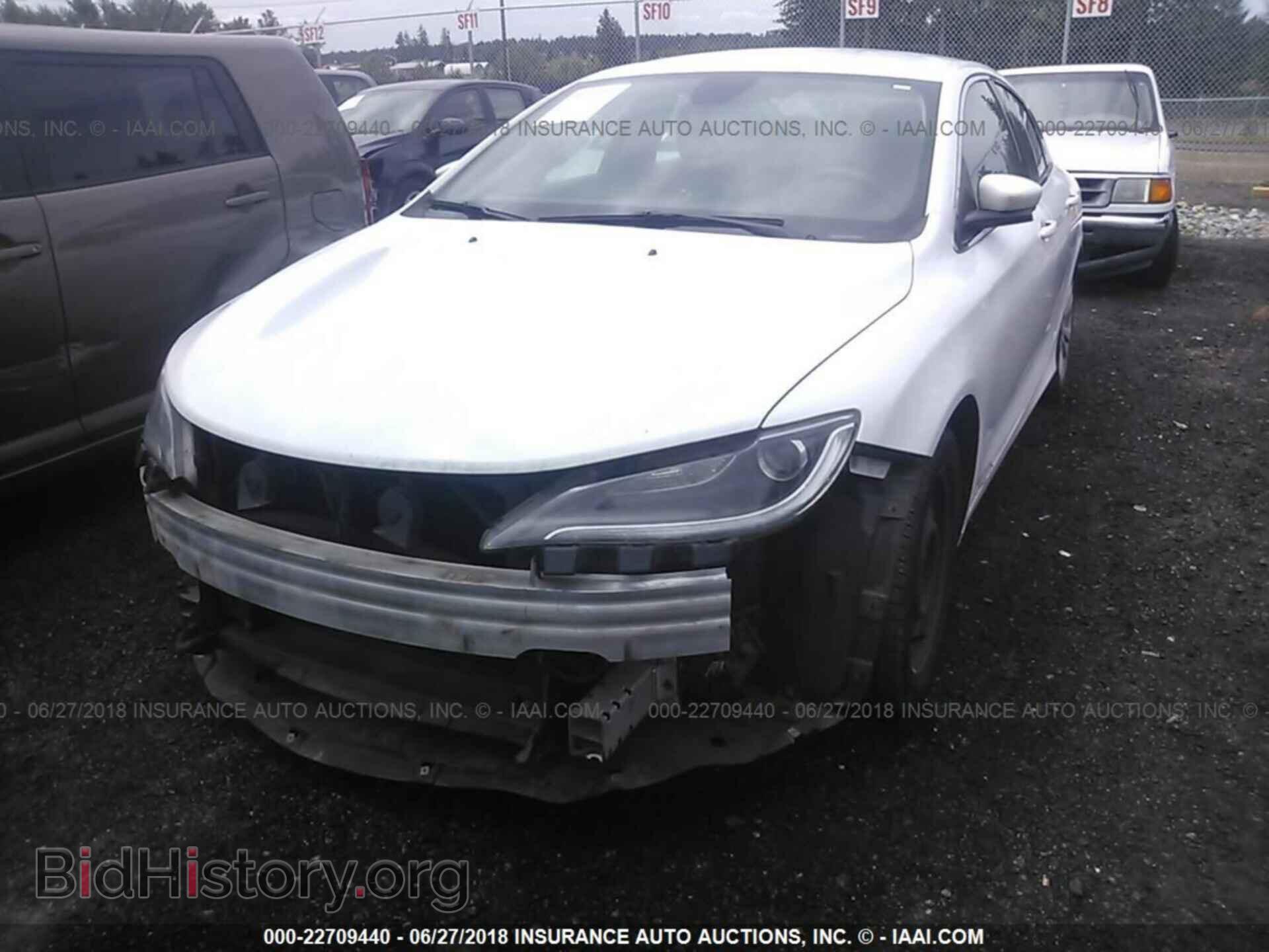 2015 Chrysler 200 - VIN: 1C3CCCAB9FN725621 - Photo 2