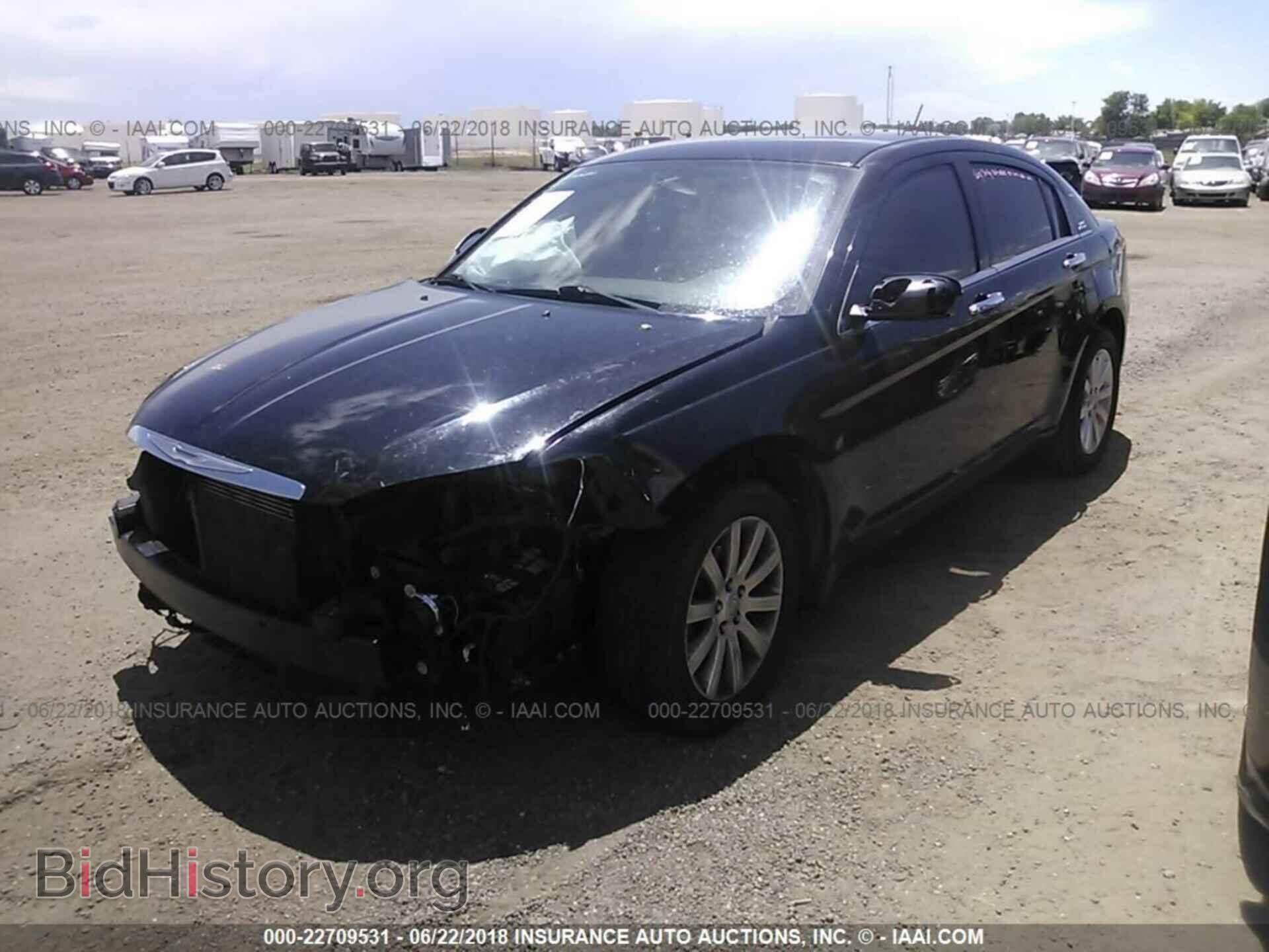 2014 Chrysler 200 - VIN: 1C3CCBCG7EN100135 - Photo 2