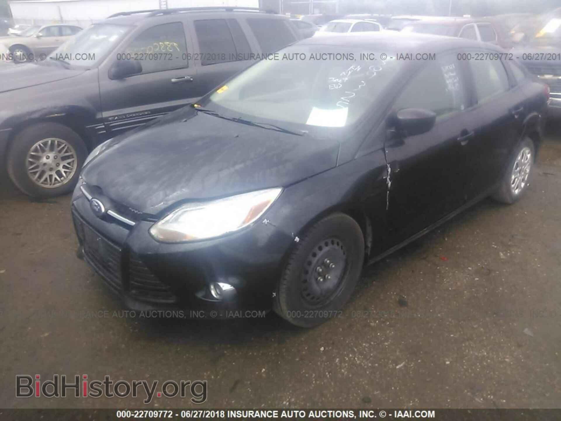 2012 Ford Focus - VIN: 1FAHP3F22CL309325 - Photo 2