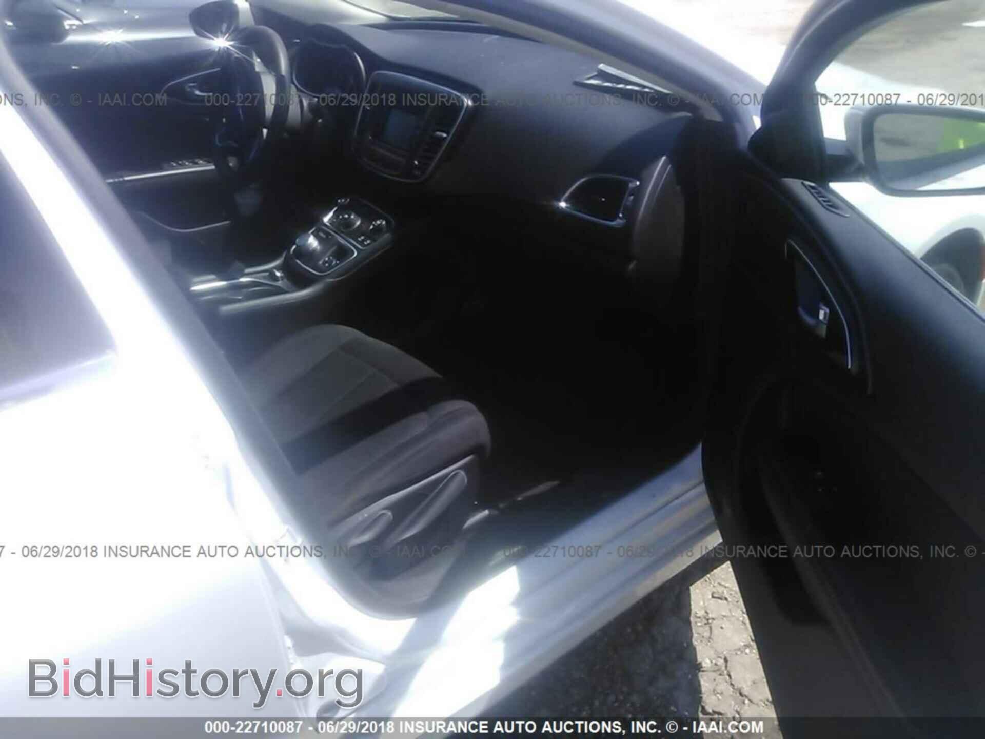 2016 Chrysler 200 - VIN: 1C3CCCAB8GN173434 - Photo 5