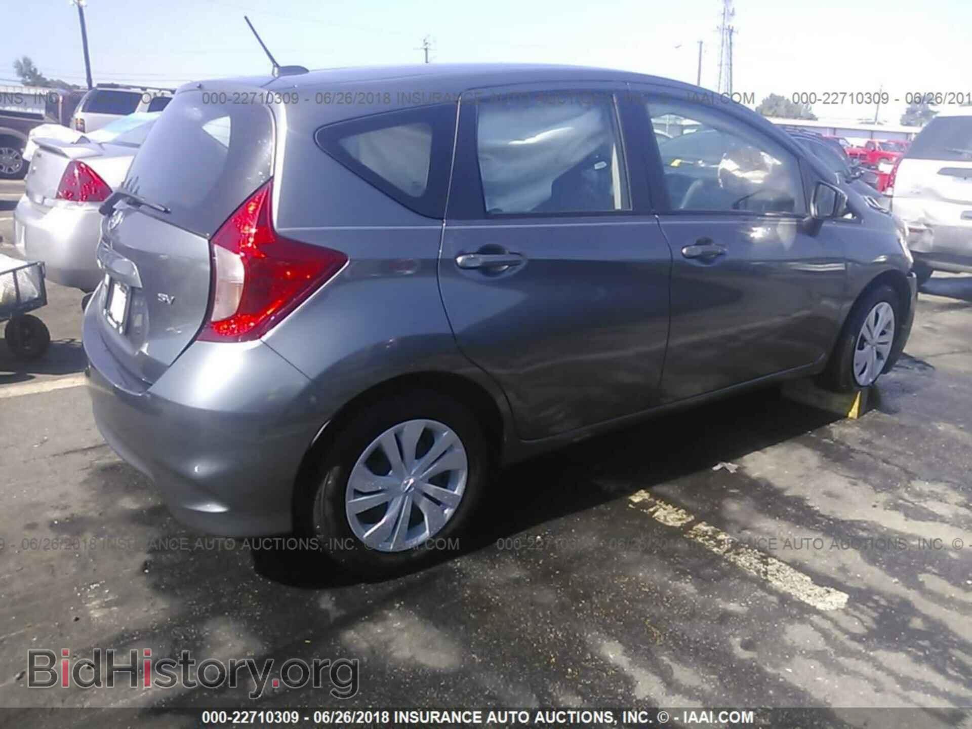 2017 Nissan Versa note - VIN: 3N1CE2CP1HL366392 - Photo 4
