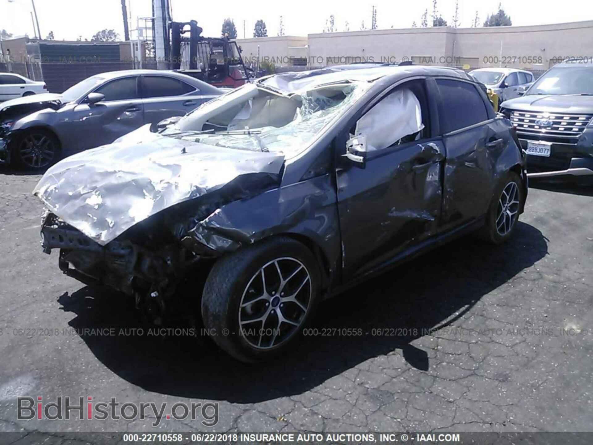 2017 Ford Focus - VIN: 1FADP3M21HL236067 - Photo 2