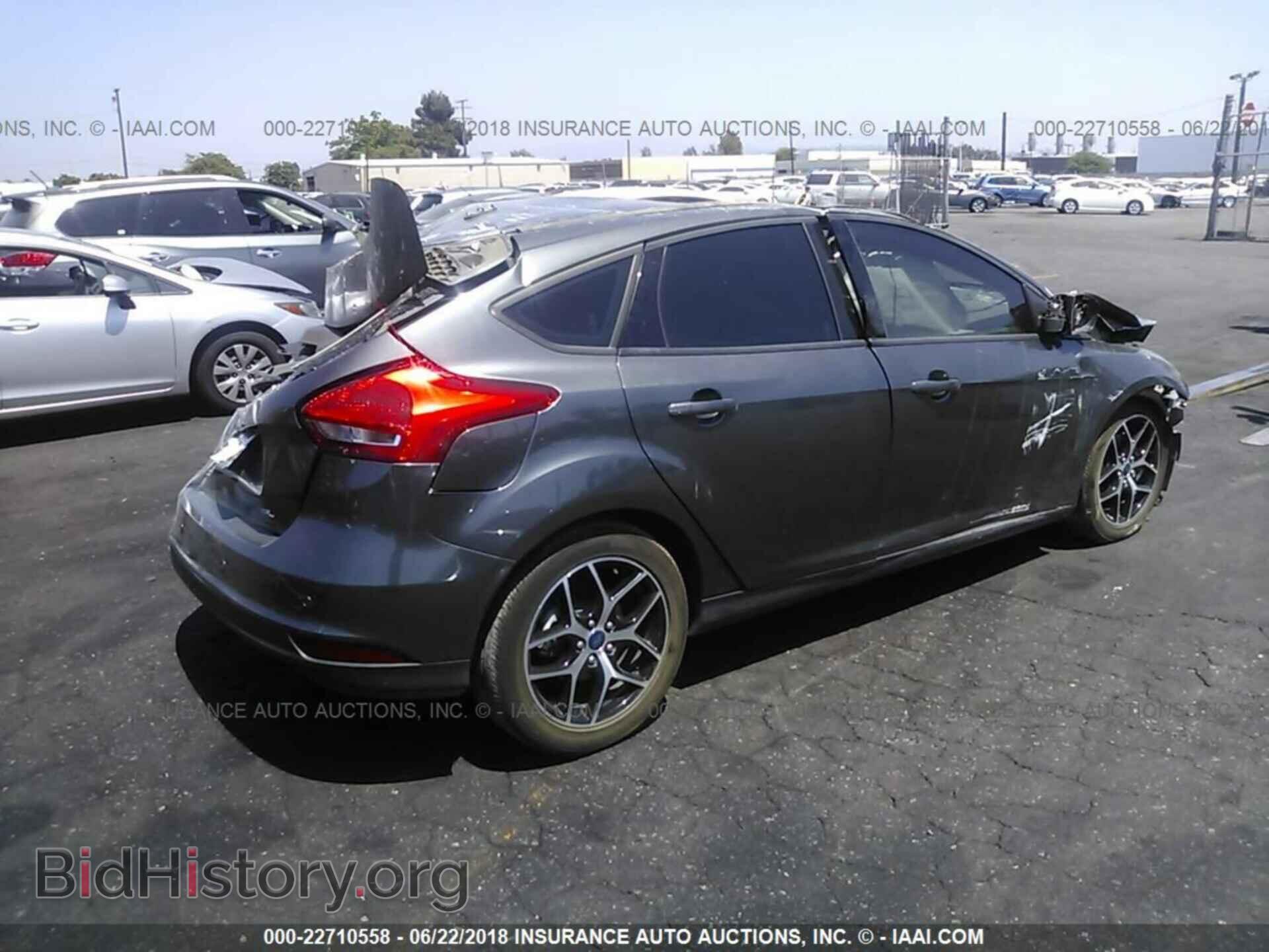 2017 Ford Focus - VIN: 1FADP3M21HL236067 - Photo 4