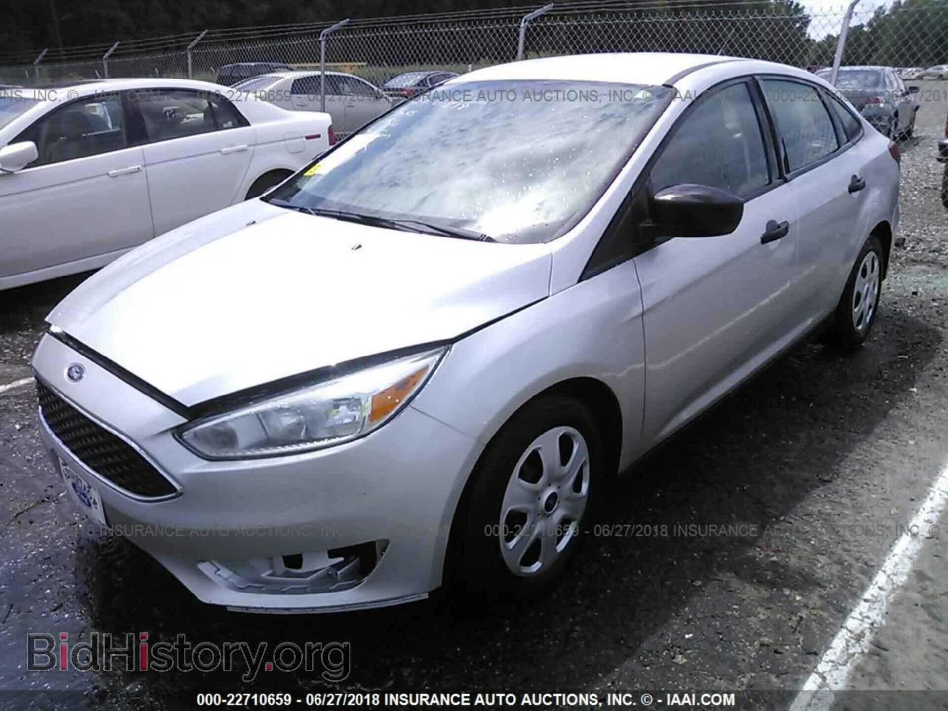 2018 Ford Focus - VIN: 1FADP3E20JL299116 - Фото 2