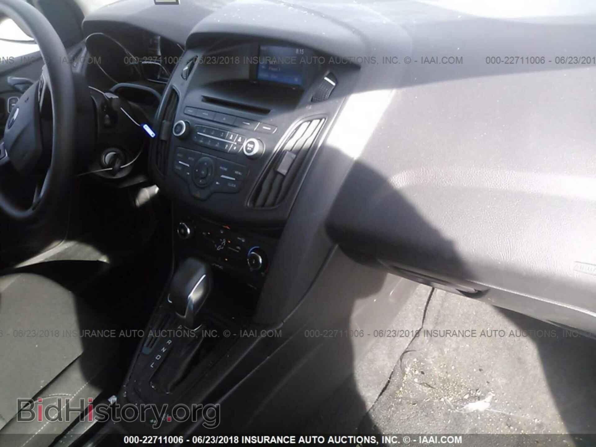 2017 Ford Focus - VIN: 1FADP3E26HL324952 - Photo 5