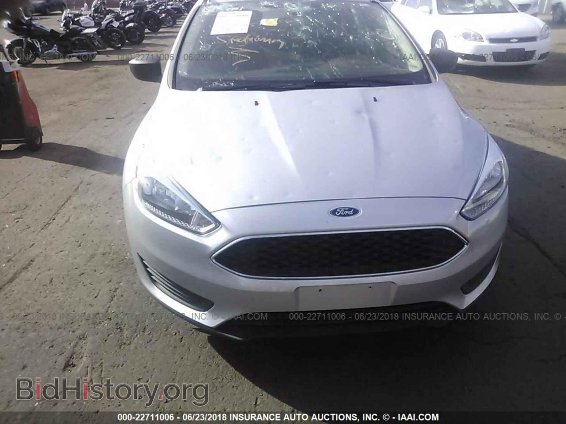 2017 Ford Focus - VIN: 1FADP3E26HL324952 - Photo 6