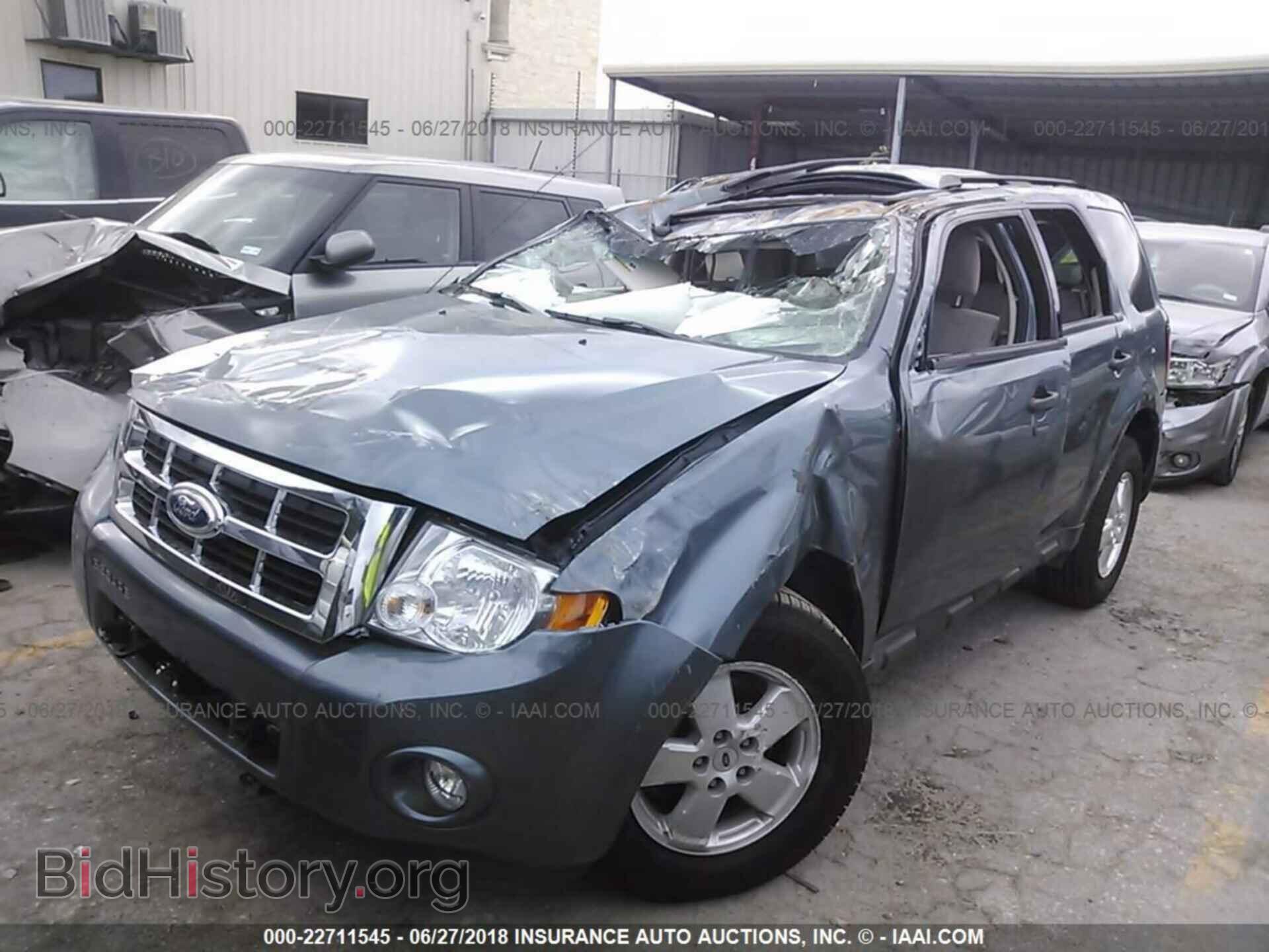 2012 Ford Escape - VIN: 1FMCU0DG0CKA76475 - Photo 2