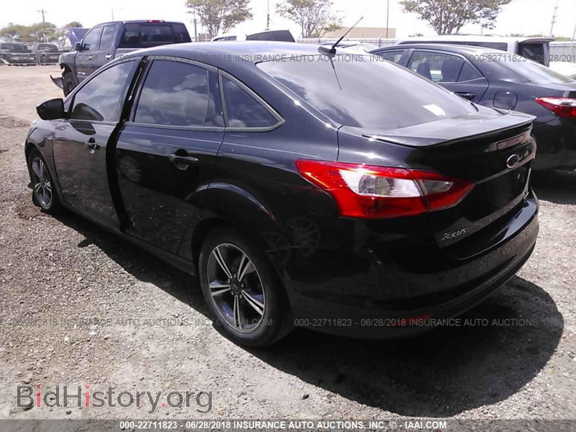 2014 Ford Focus - VIN: 1FADP3F22EL241321 - Photo 3
