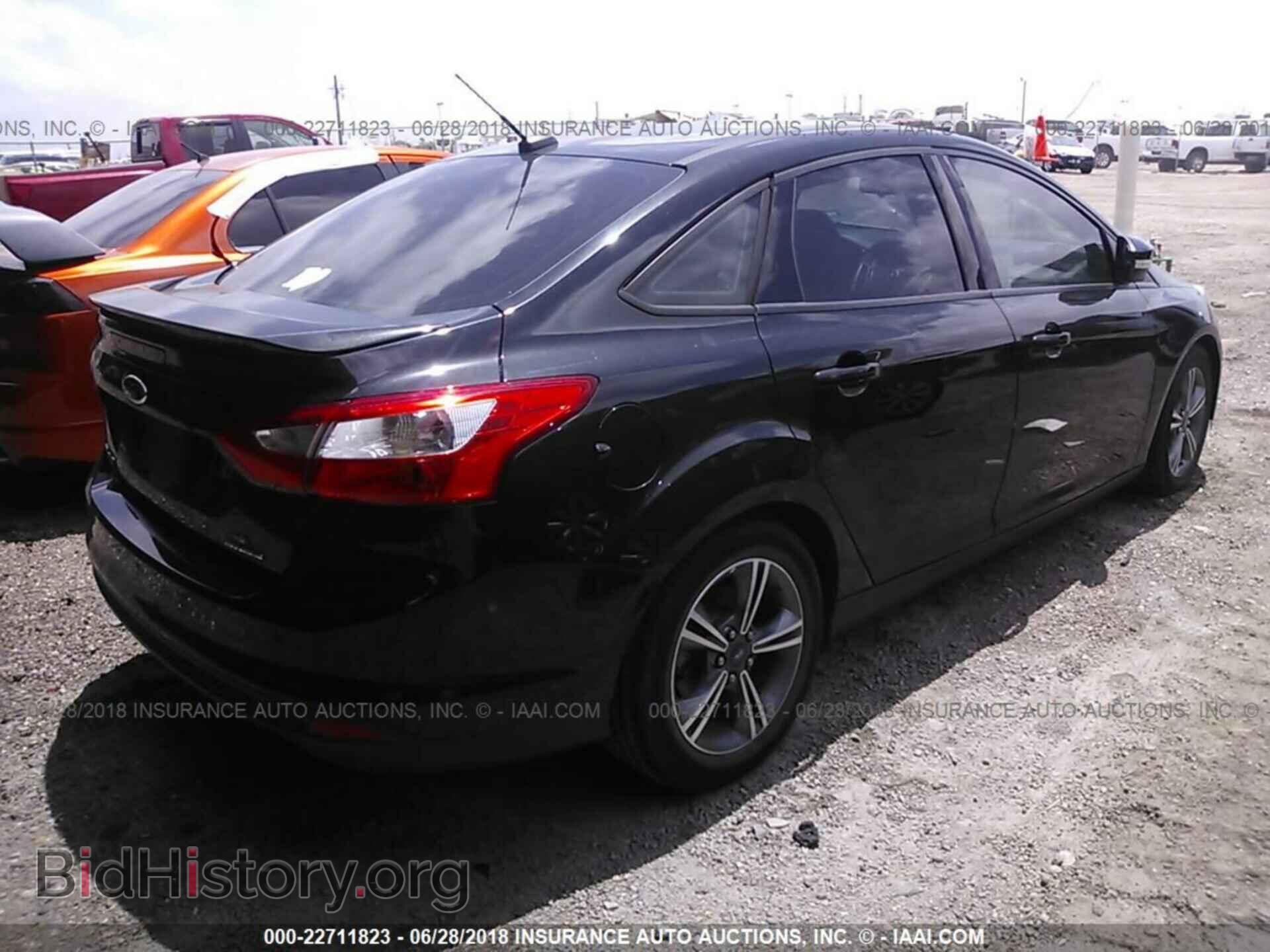 2014 Ford Focus - VIN: 1FADP3F22EL241321 - Photo 4