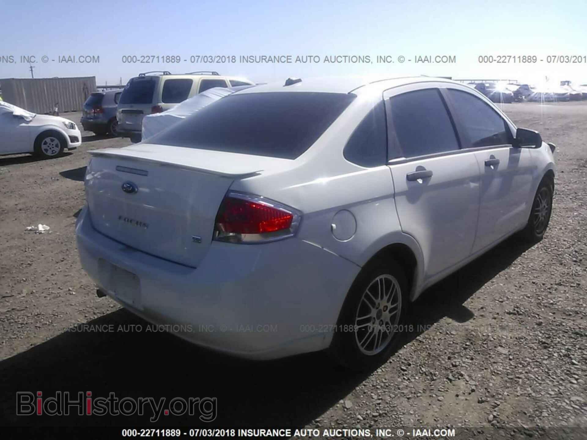 2011 Ford Focus - VIN: 1FAHP3FN2BW107141 - Фото 4