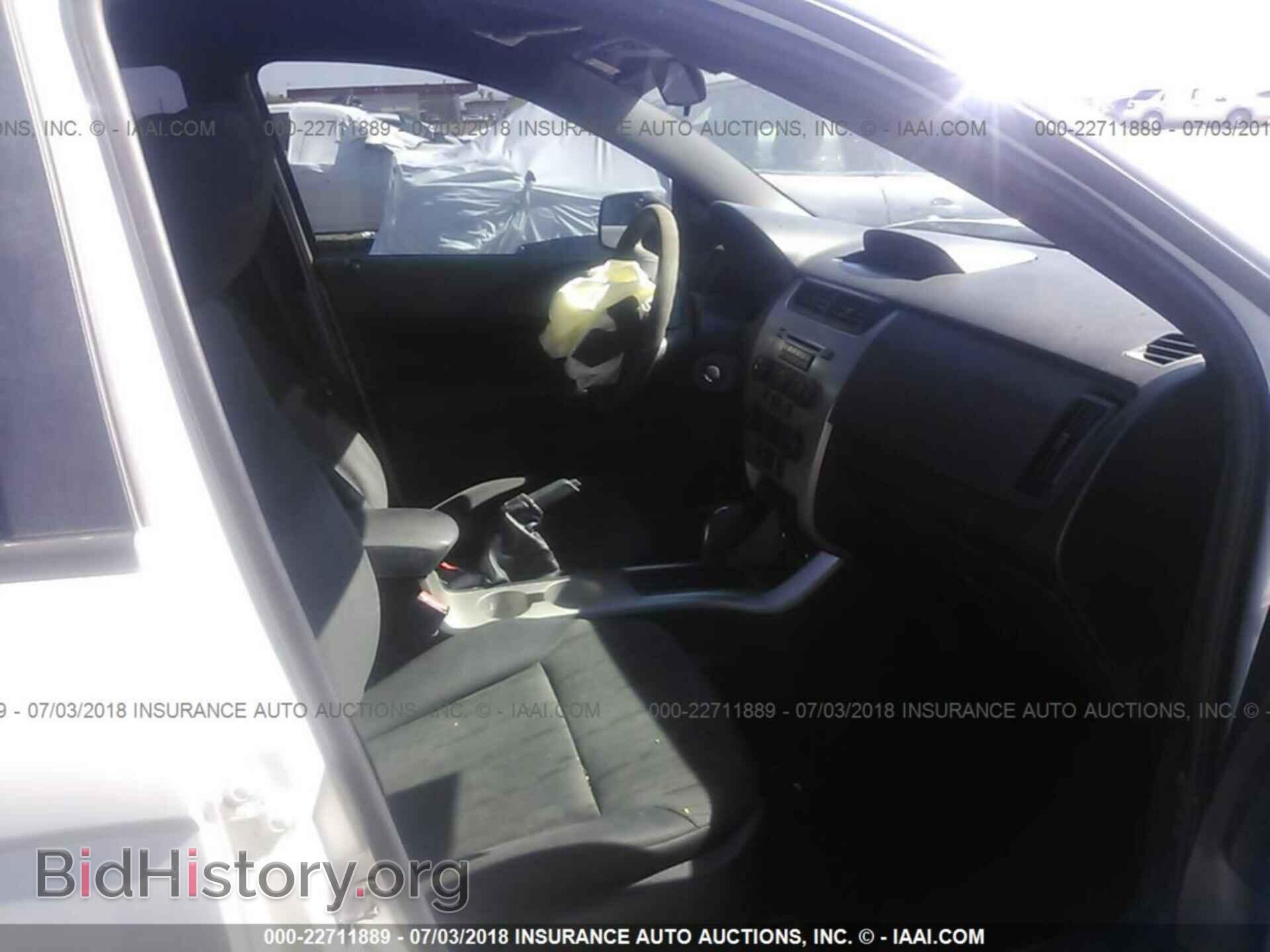 2011 Ford Focus - VIN: 1FAHP3FN2BW107141 - Фото 5