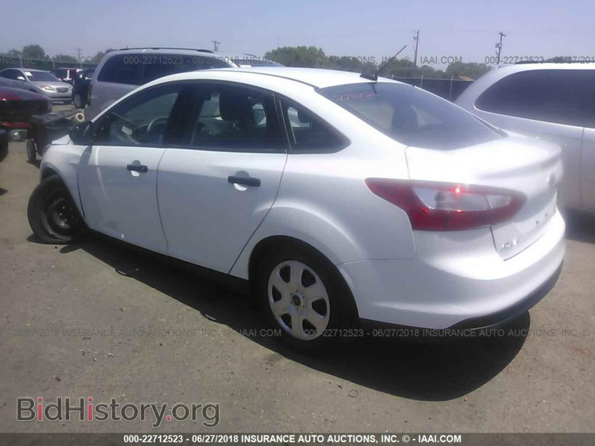 2014 Ford Focus - VIN: 1FADP3E26EL138288 - Photo 3