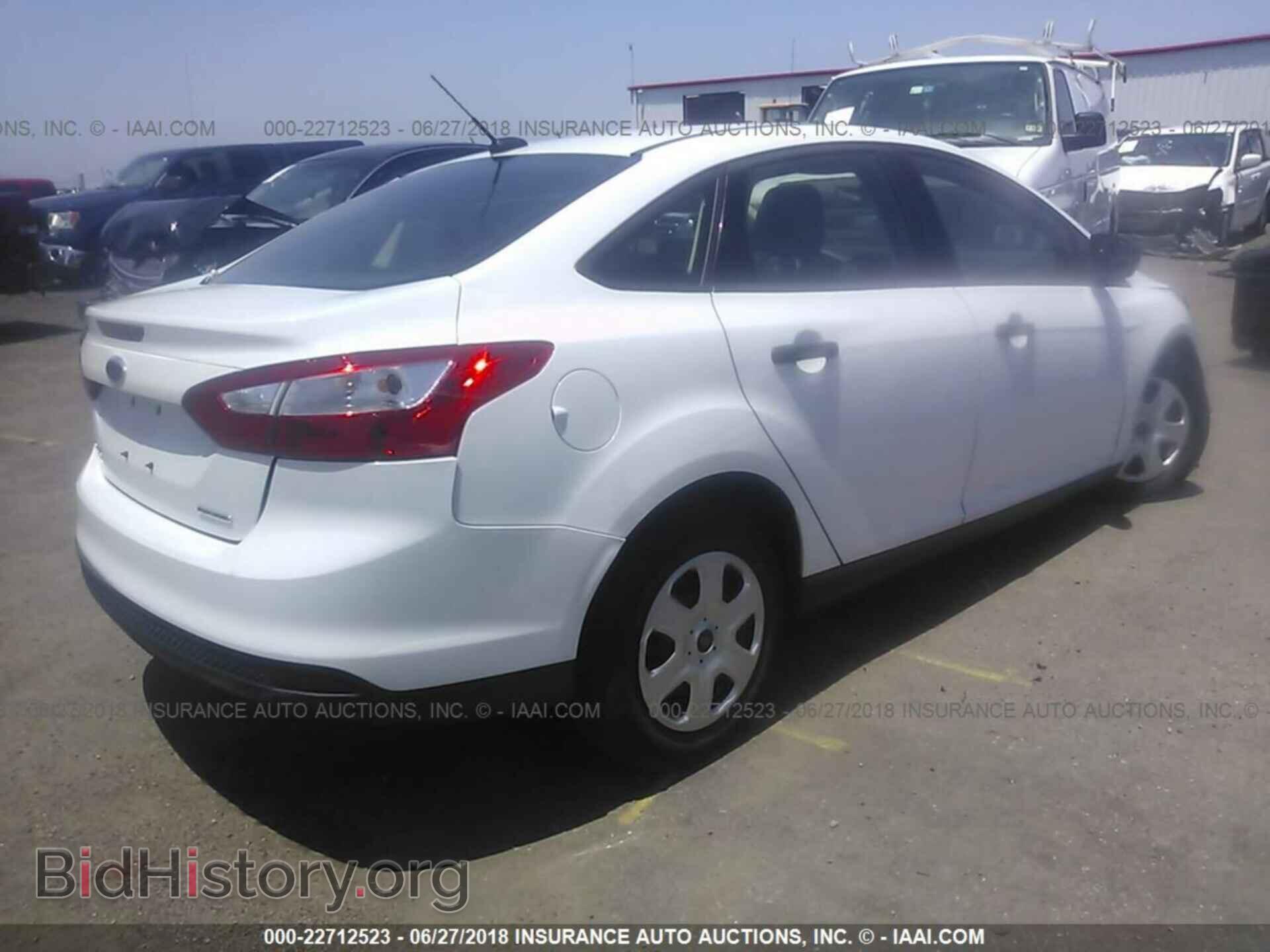 2014 Ford Focus - VIN: 1FADP3E26EL138288 - Photo 4