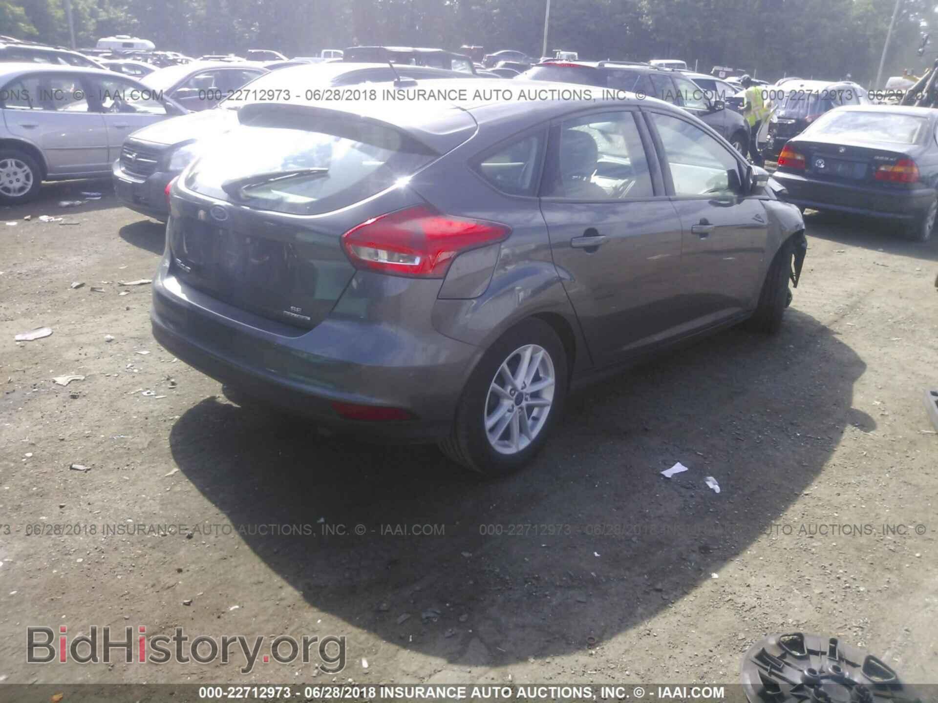 2016 Ford Focus - VIN: 1FADP3K29GL384548 - Photo 4