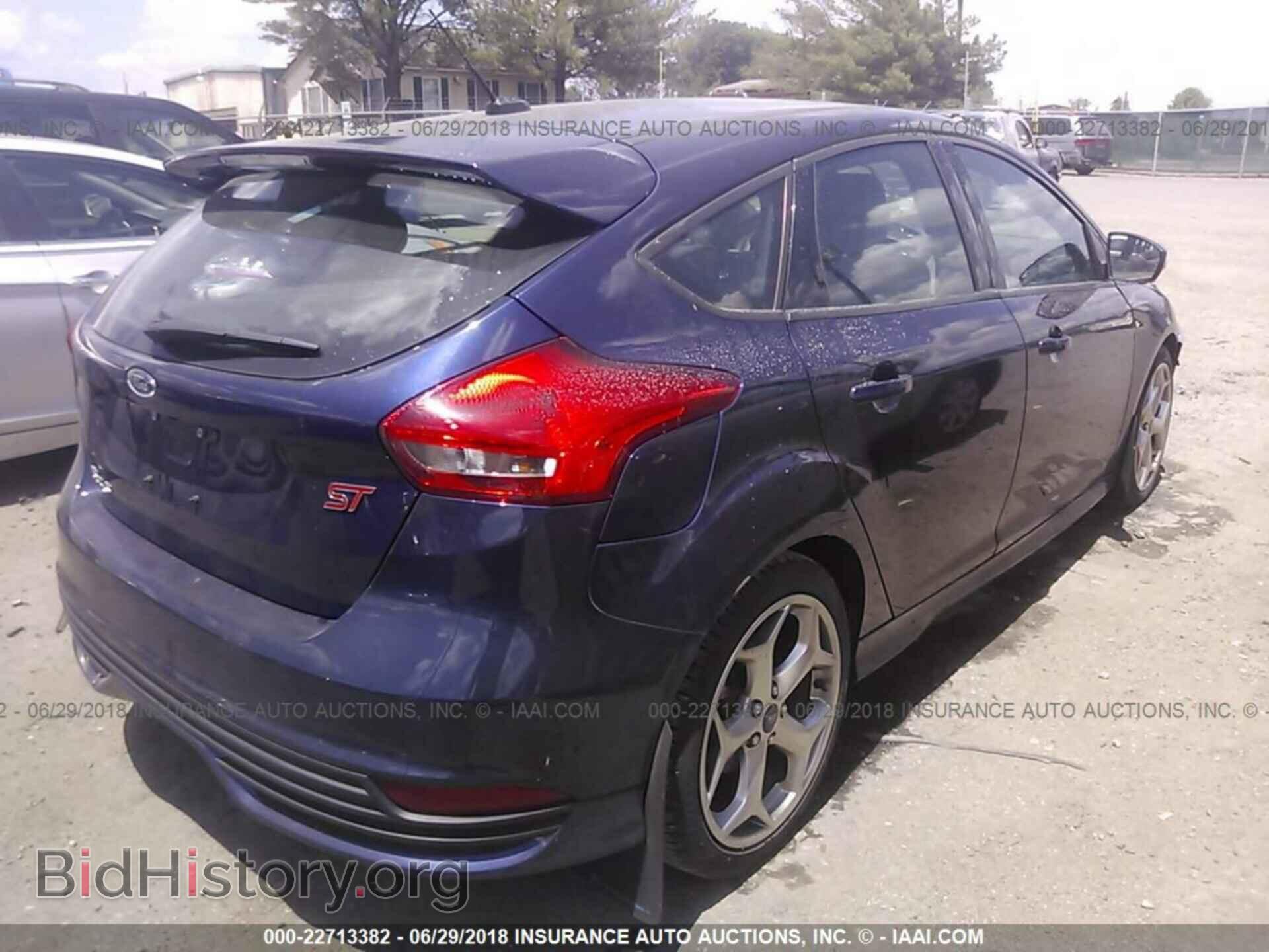 2016 Ford Focus - VIN: 1FADP3L97GL257082 - Photo 4