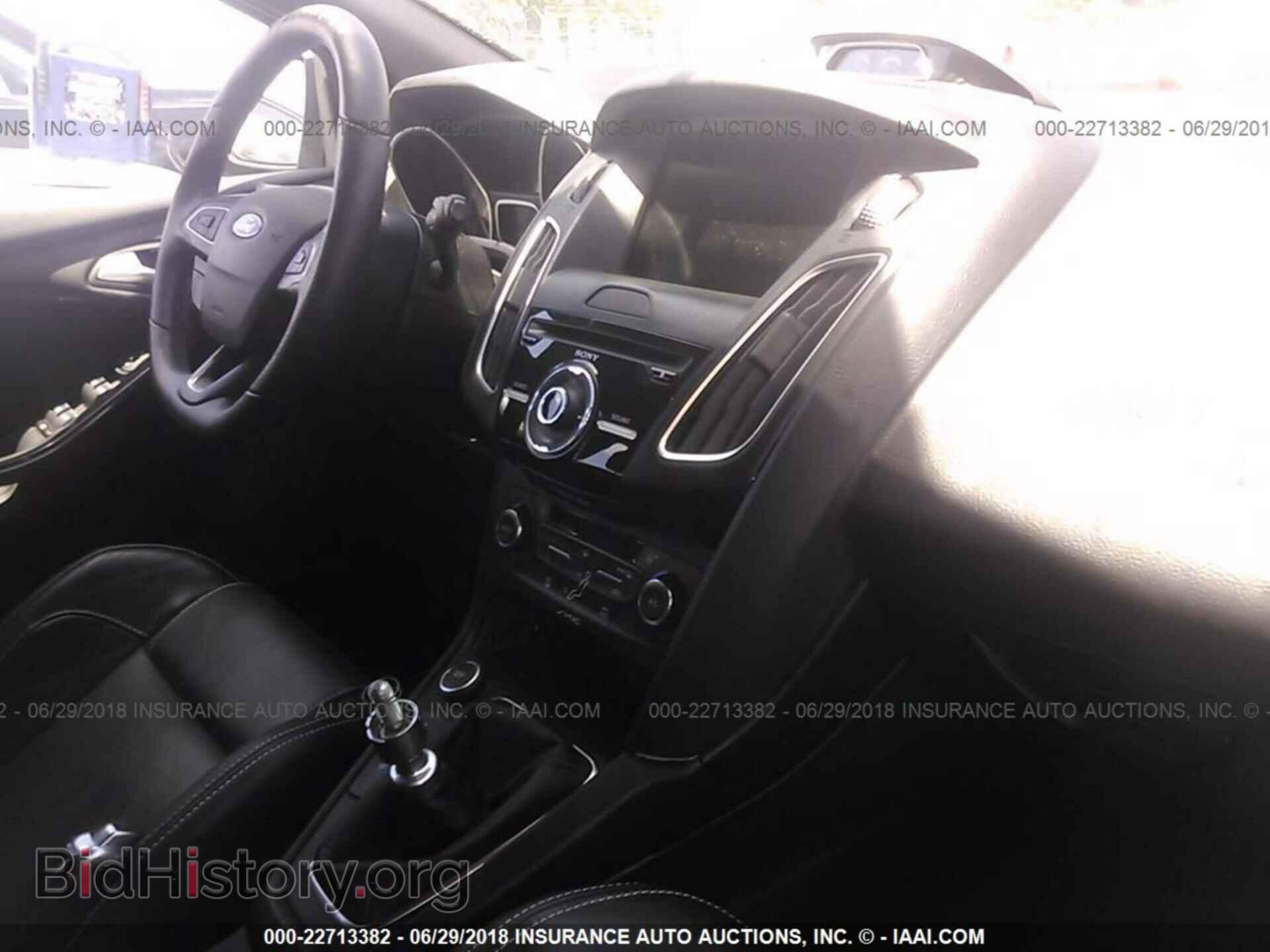 2016 Ford Focus - VIN: 1FADP3L97GL257082 - Photo 5