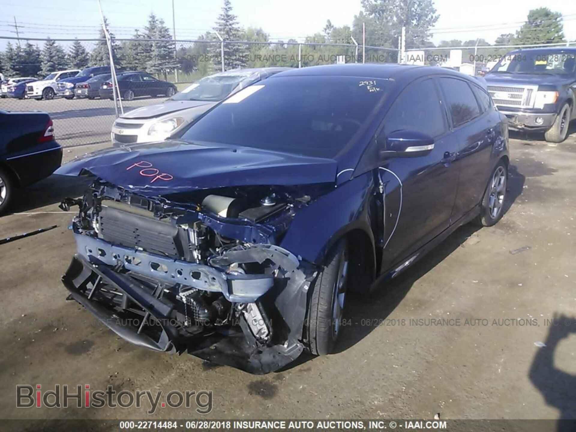 2017 Ford Focus - VIN: 1FADP3L94HL323931 - Photo 2
