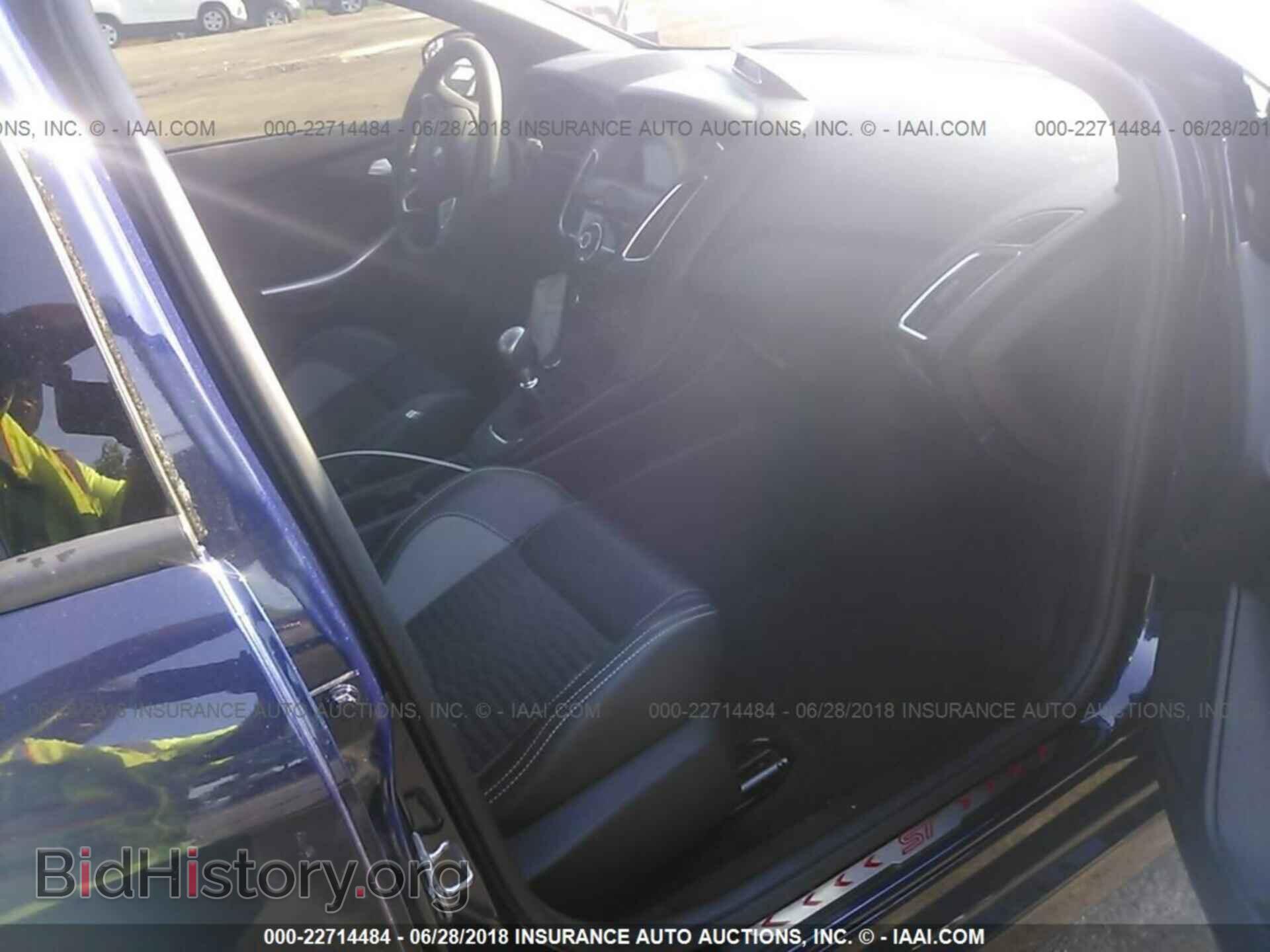 2017 Ford Focus - VIN: 1FADP3L94HL323931 - Photo 5