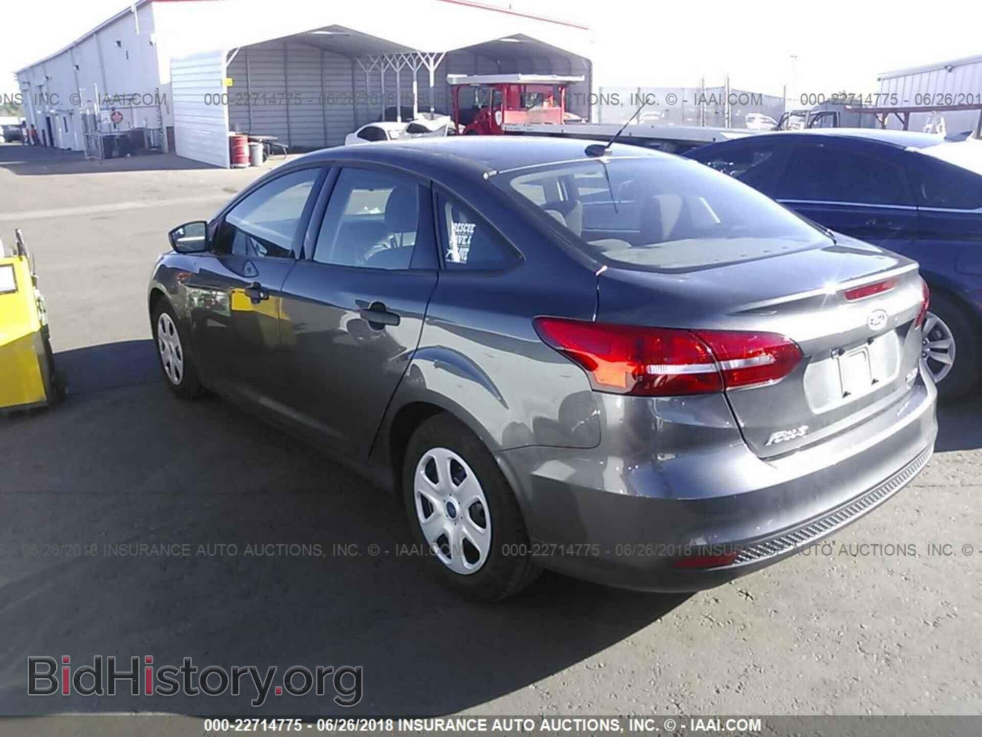 2017 Ford Focus - VIN: 1FADP3E25HL210778 - Photo 3