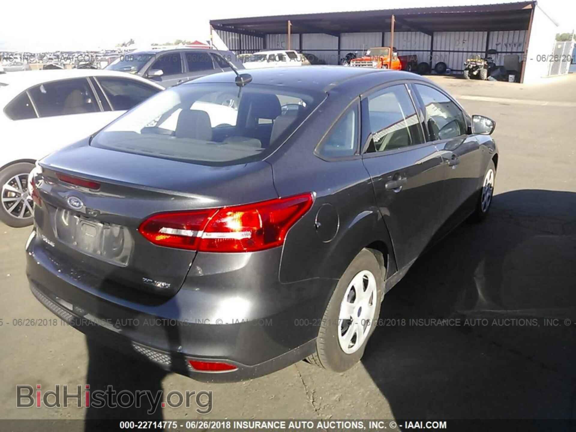 2017 Ford Focus - VIN: 1FADP3E25HL210778 - Photo 4