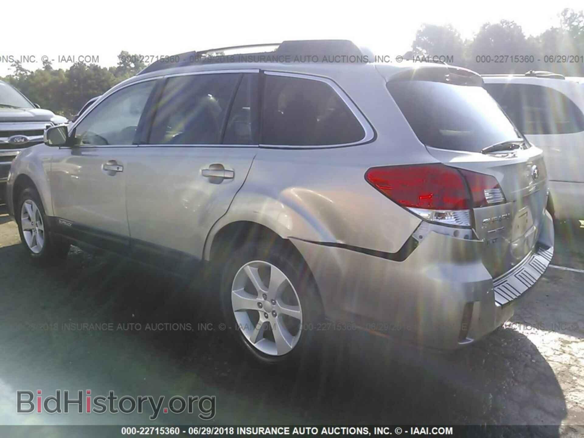 2014 Subaru Outback - VIN: 4S4BRCDC4E3215189 - Фото 3