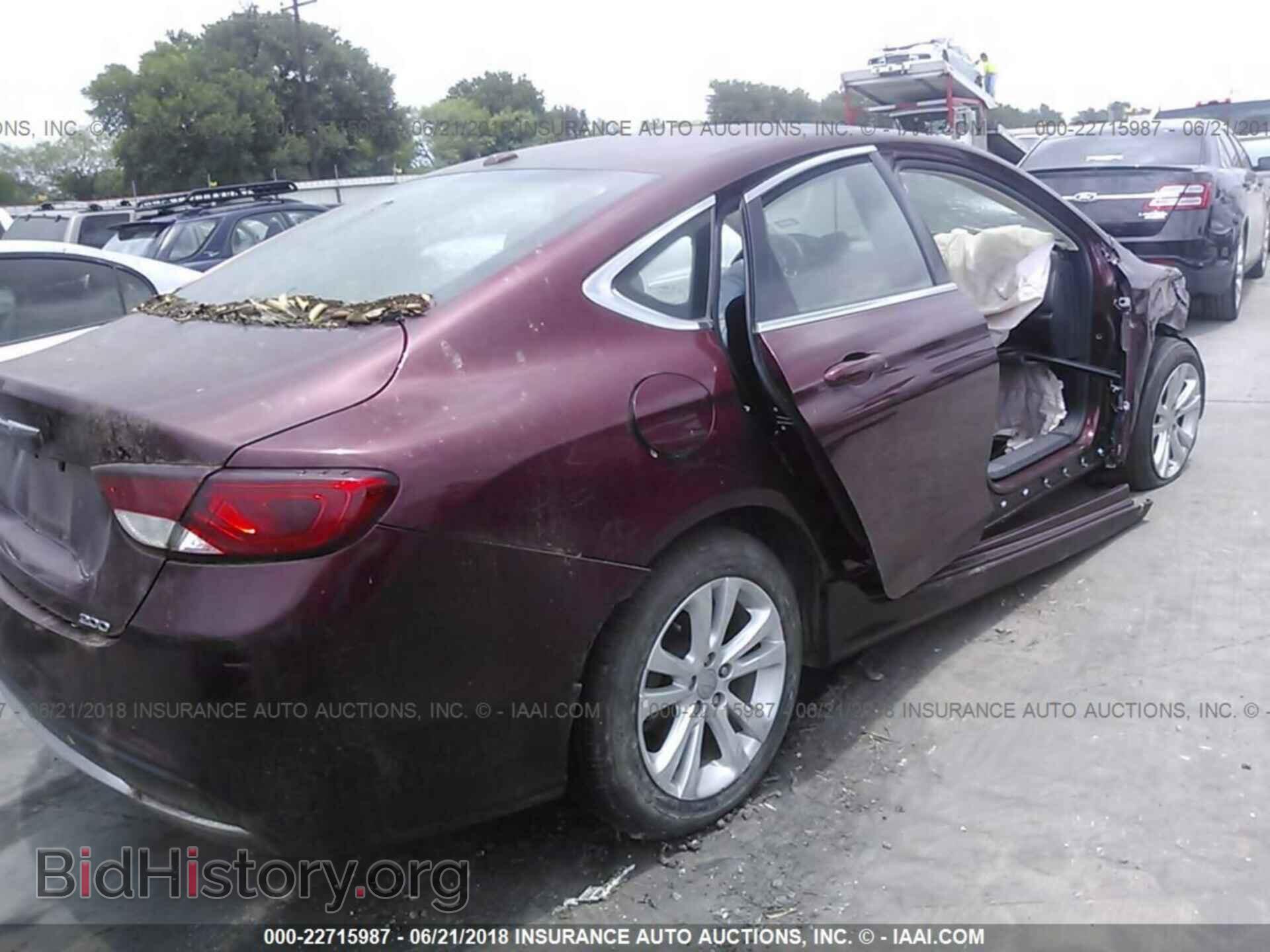 2015 Chrysler 200 - VIN: 1C3CCCAB3FN640371 - Photo 4