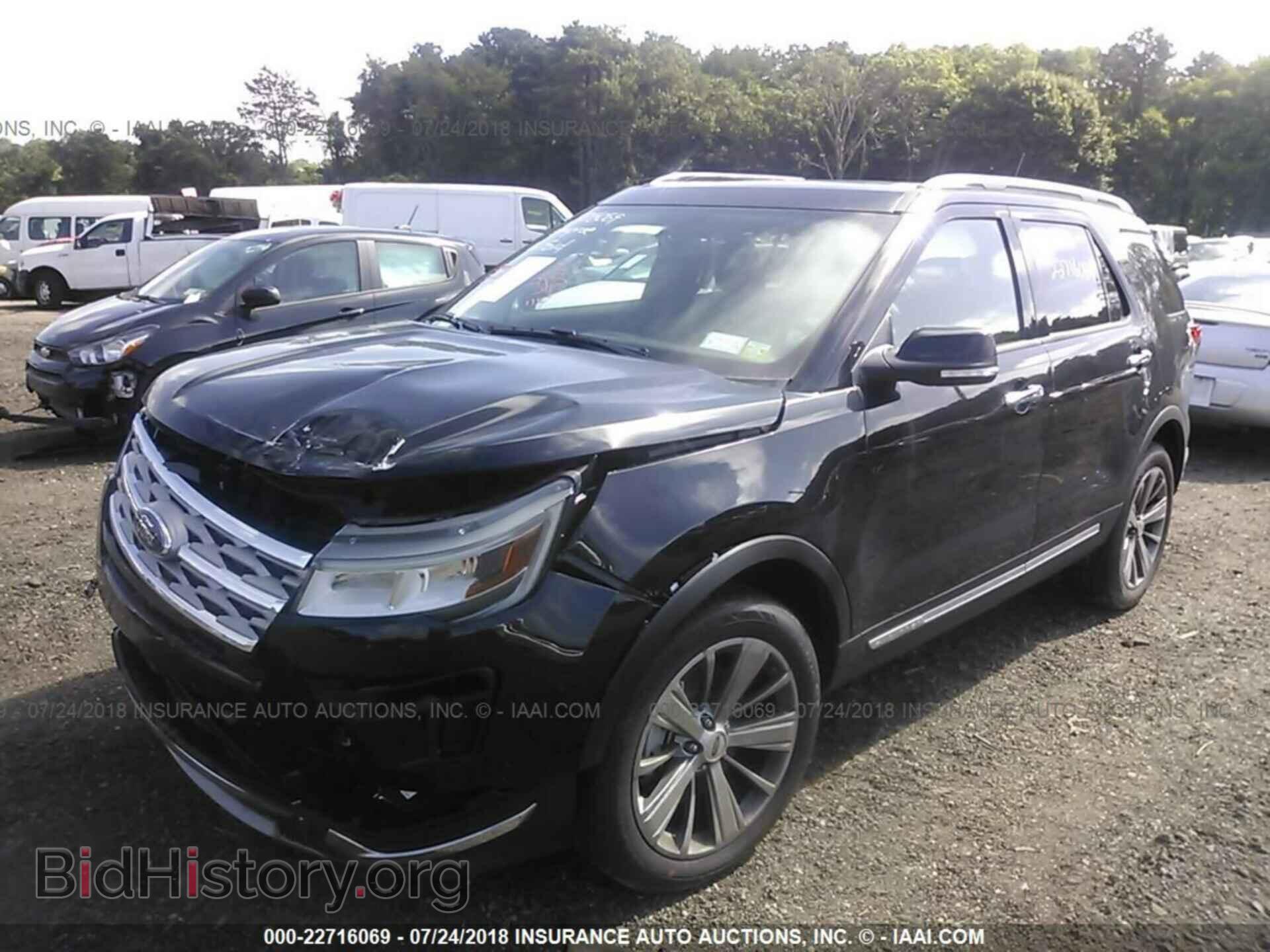 2018 Ford Explorer - VIN: 1FM5K8F81JGB66303 - Фото 2