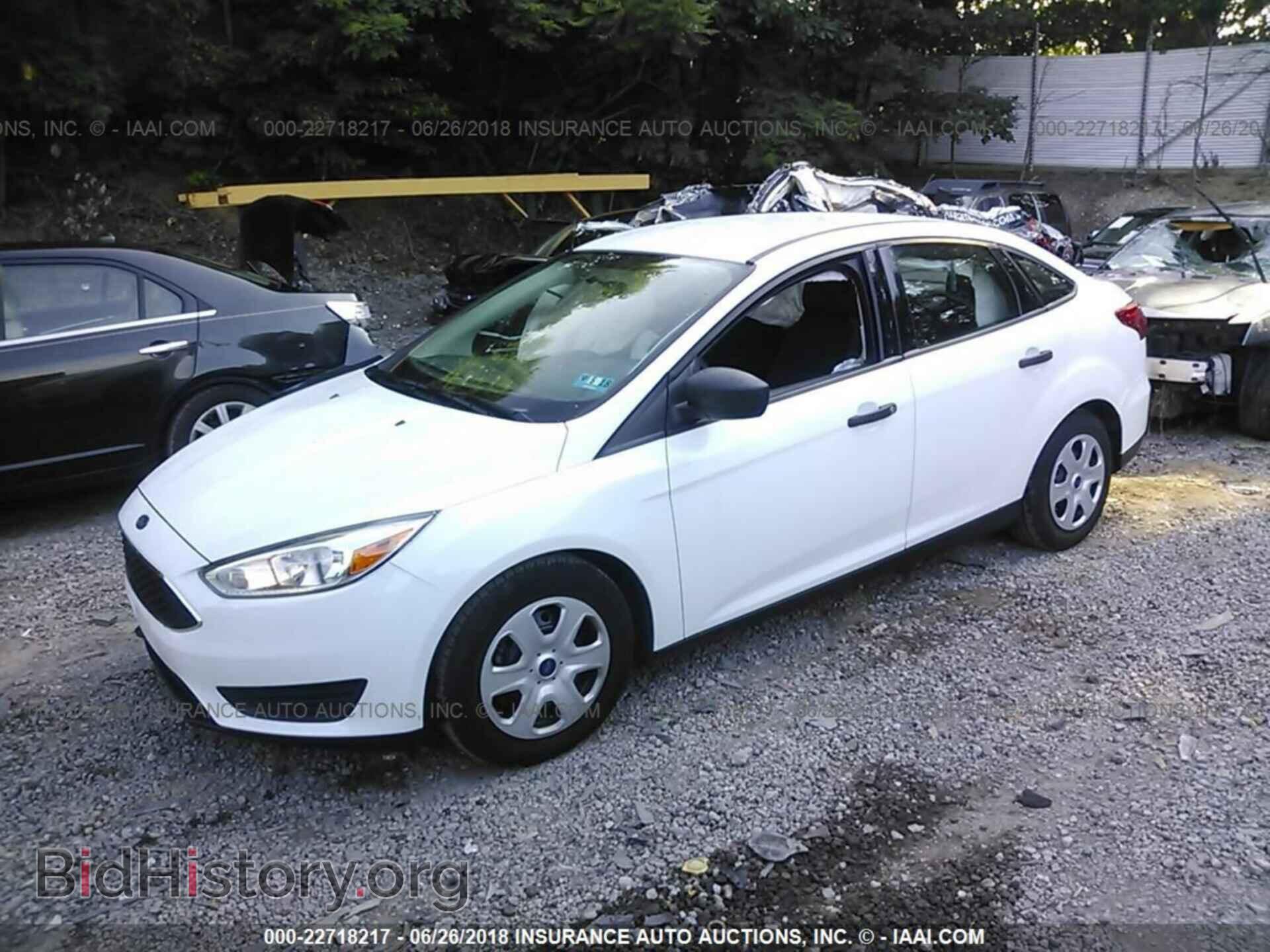2017 Ford Focus - VIN: 1FADP3E27HL323728 - Photo 2