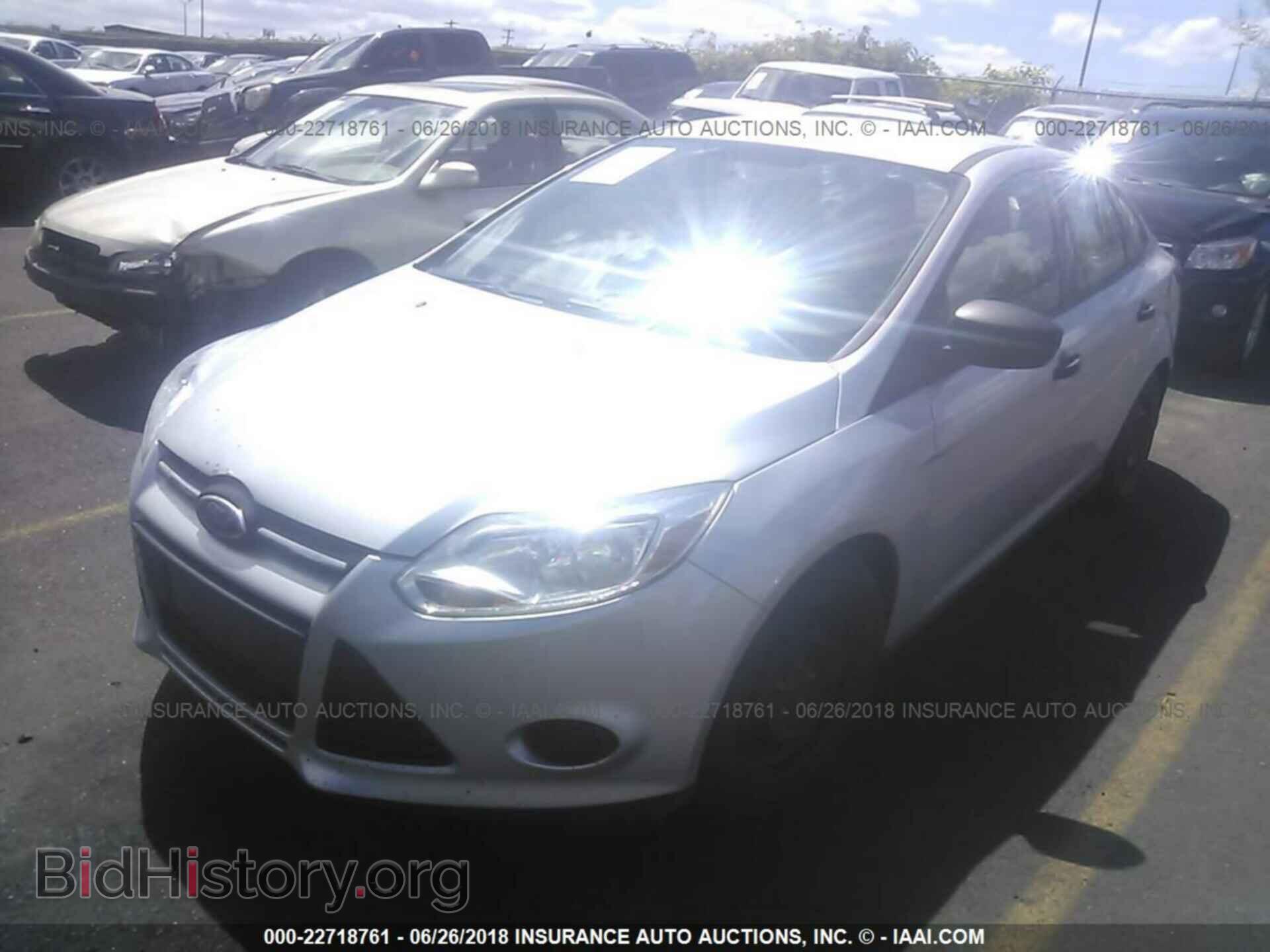 2013 Ford Focus - VIN: 1FADP3E21DL353463 - Photo 2