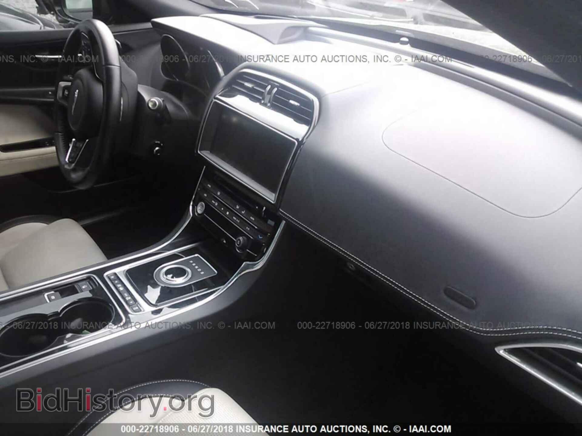 2017 Jaguar Xe - VIN: SAJAL4BV3HA950646 - Фото 5