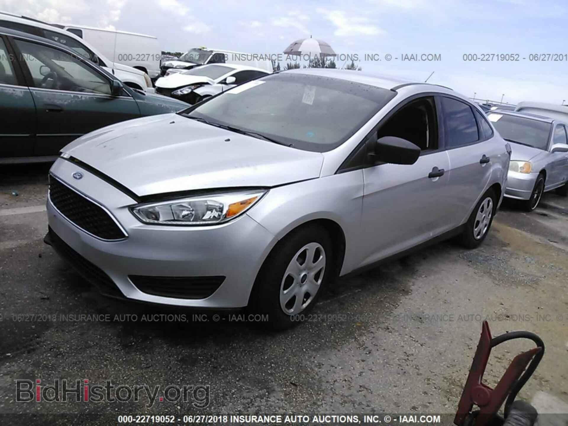 2016 Ford Focus - VIN: 1FADP3E21GL393630 - Photo 2