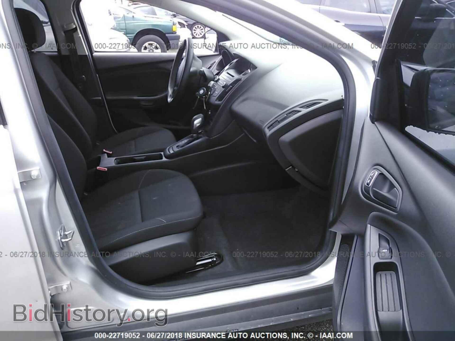 2016 Ford Focus - VIN: 1FADP3E21GL393630 - Photo 5