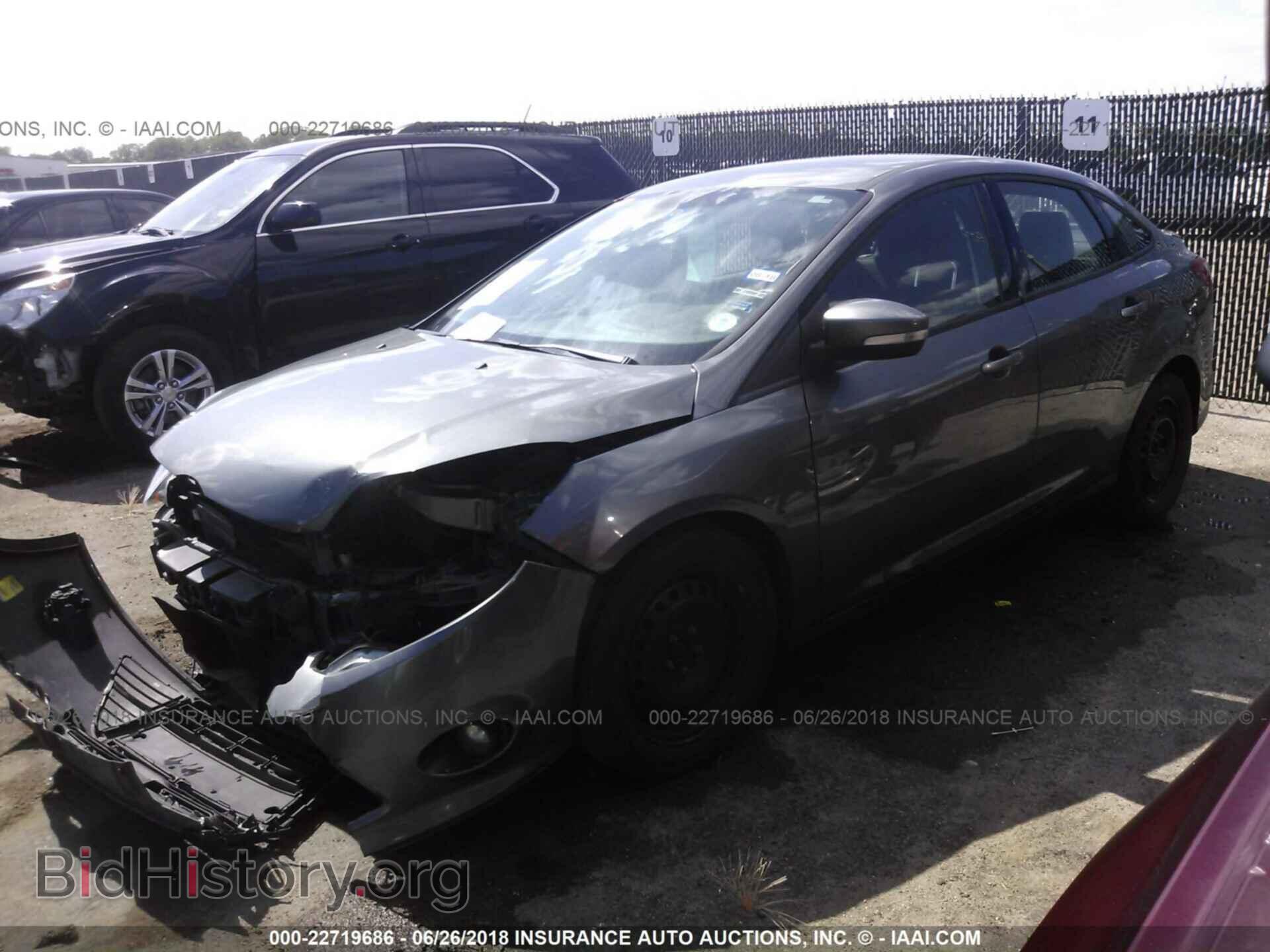 2012 Ford Focus - VIN: 1FAHP3F25CL366604 - Photo 2