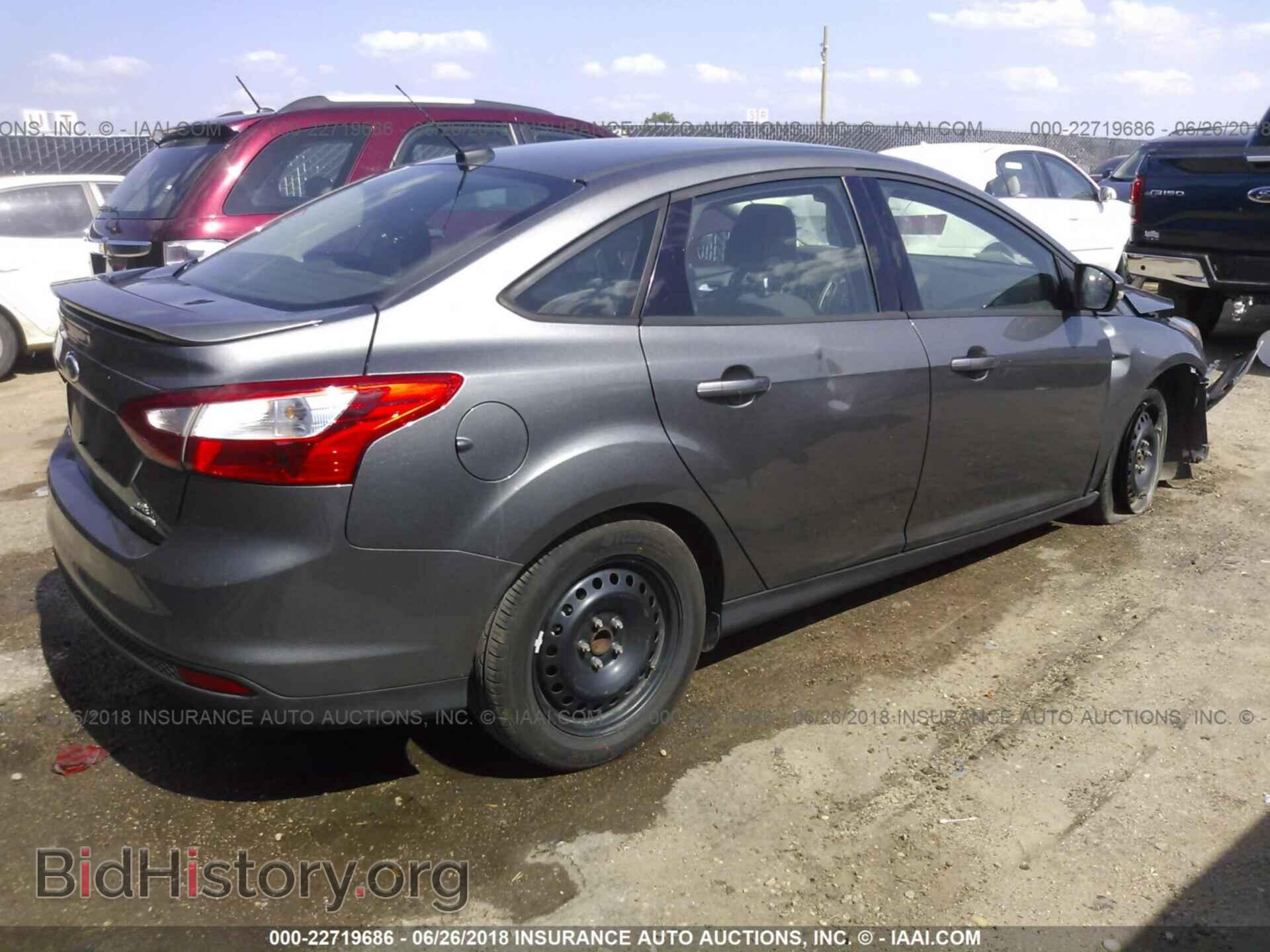 2012 Ford Focus - VIN: 1FAHP3F25CL366604 - Photo 4