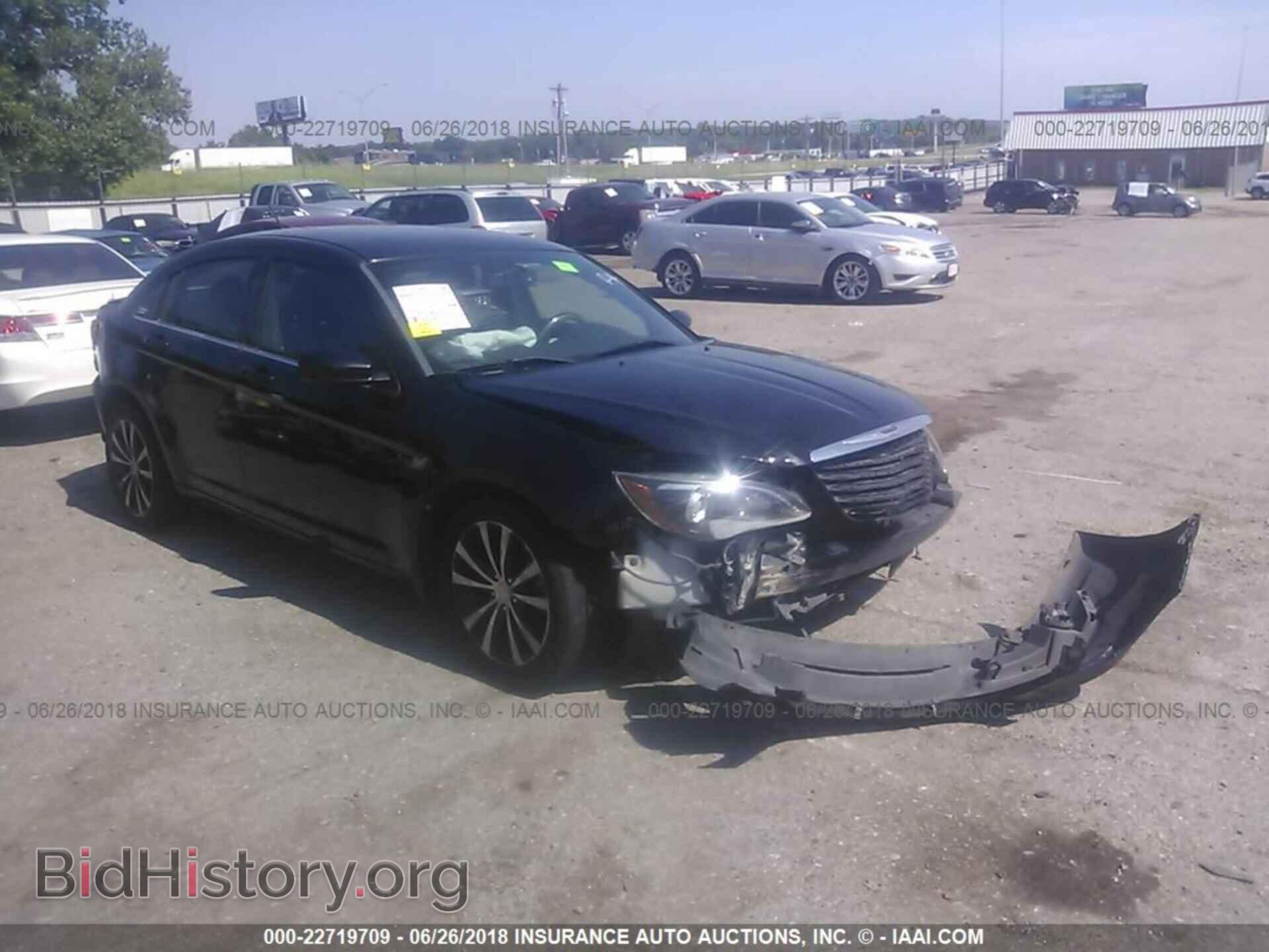 Photo 1C3CCBBG5DN724404 - Chrysler 200 2013