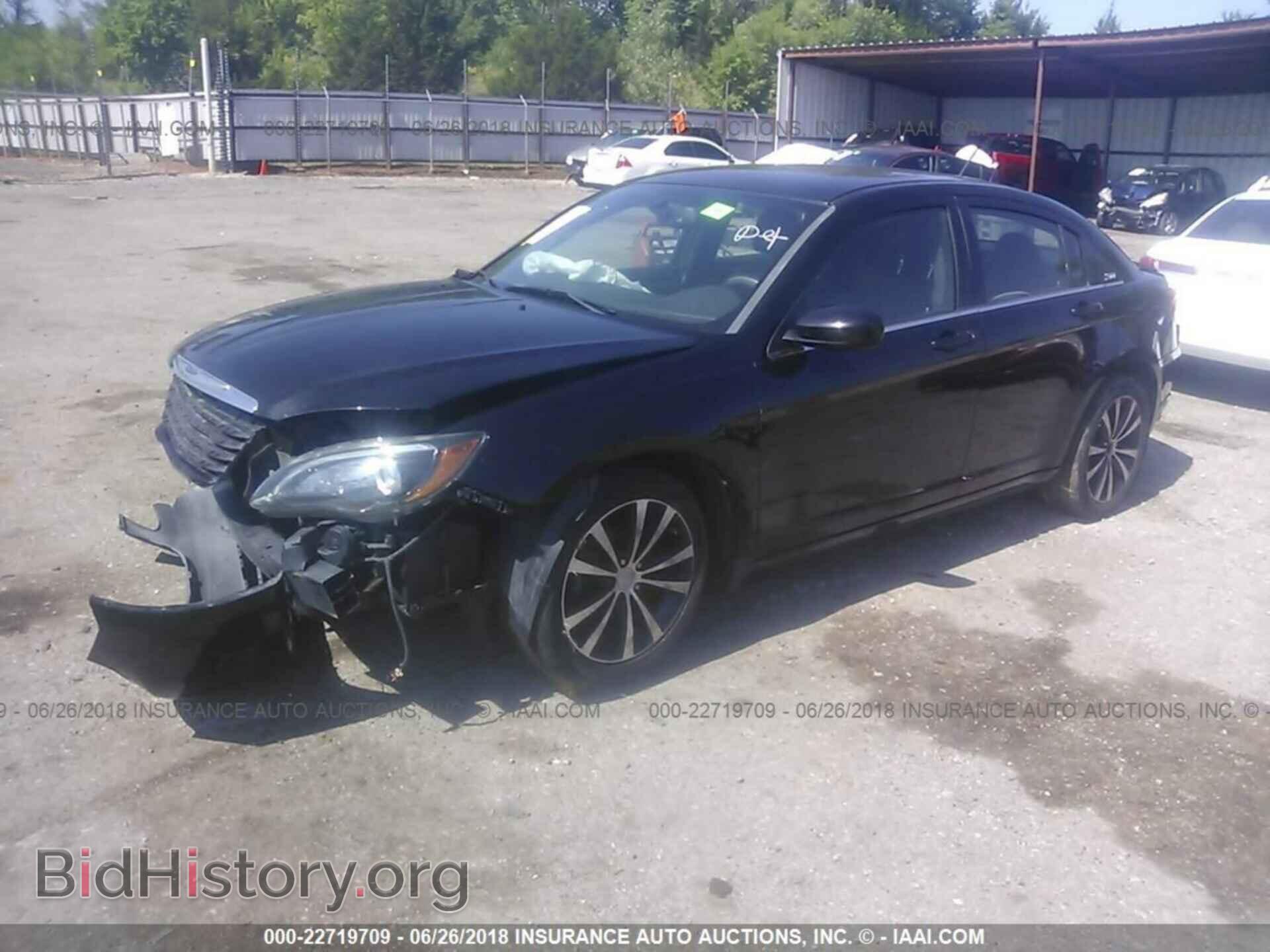 2013 Chrysler 200 - VIN: 1C3CCBBG5DN724404 - Photo 2