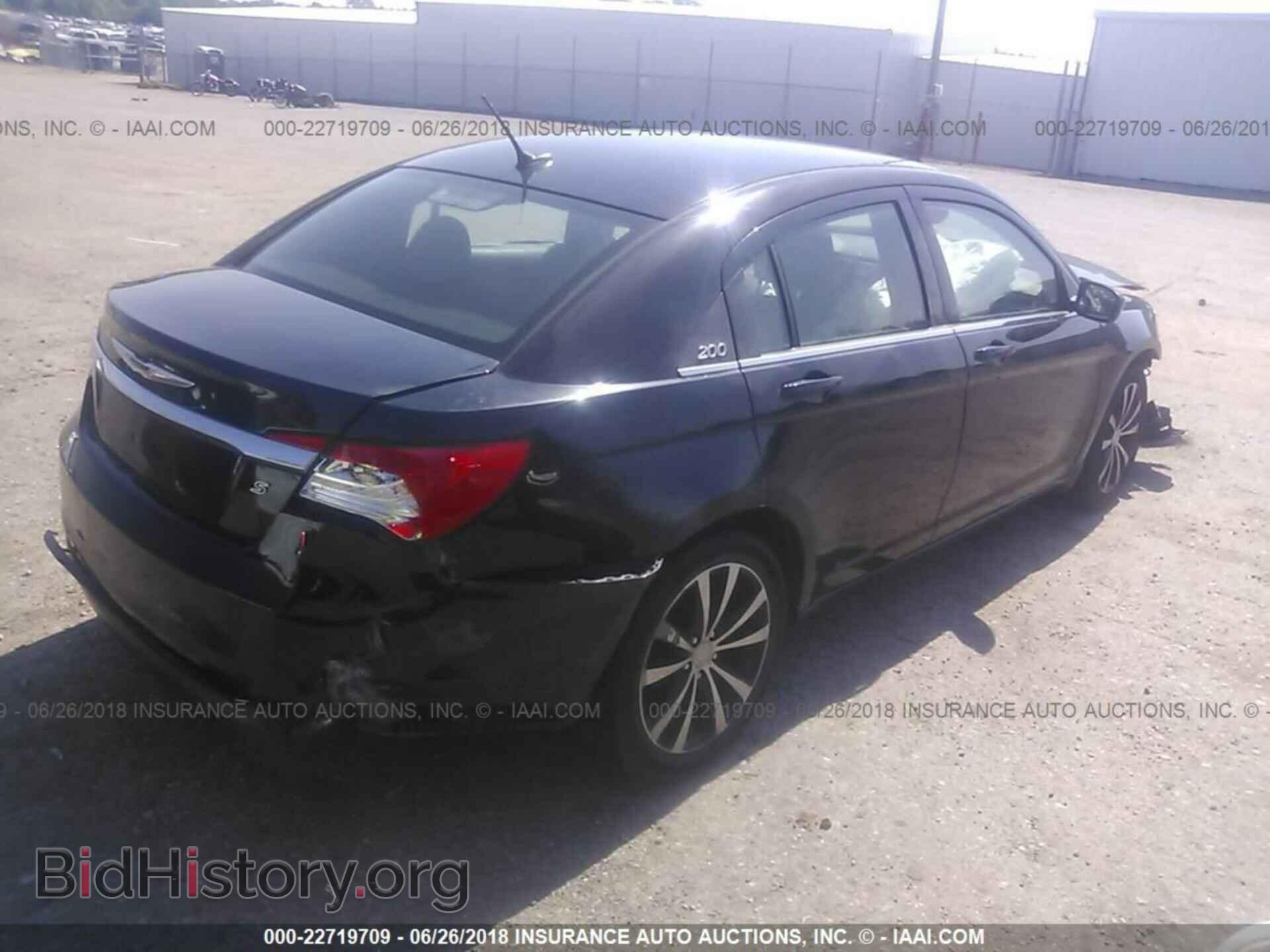 2013 Chrysler 200 - VIN: 1C3CCBBG5DN724404 - Photo 4