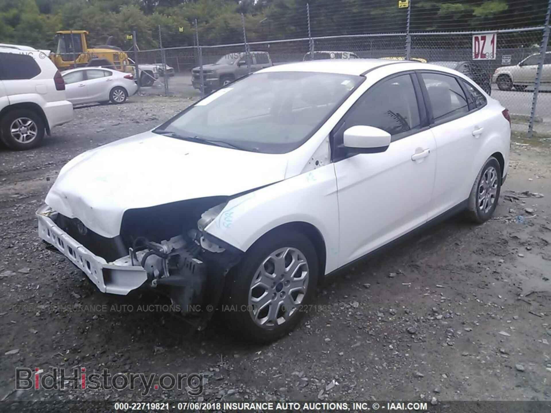 2012 Ford Focus - VIN: 1FAHP3F23CL440375 - Photo 2