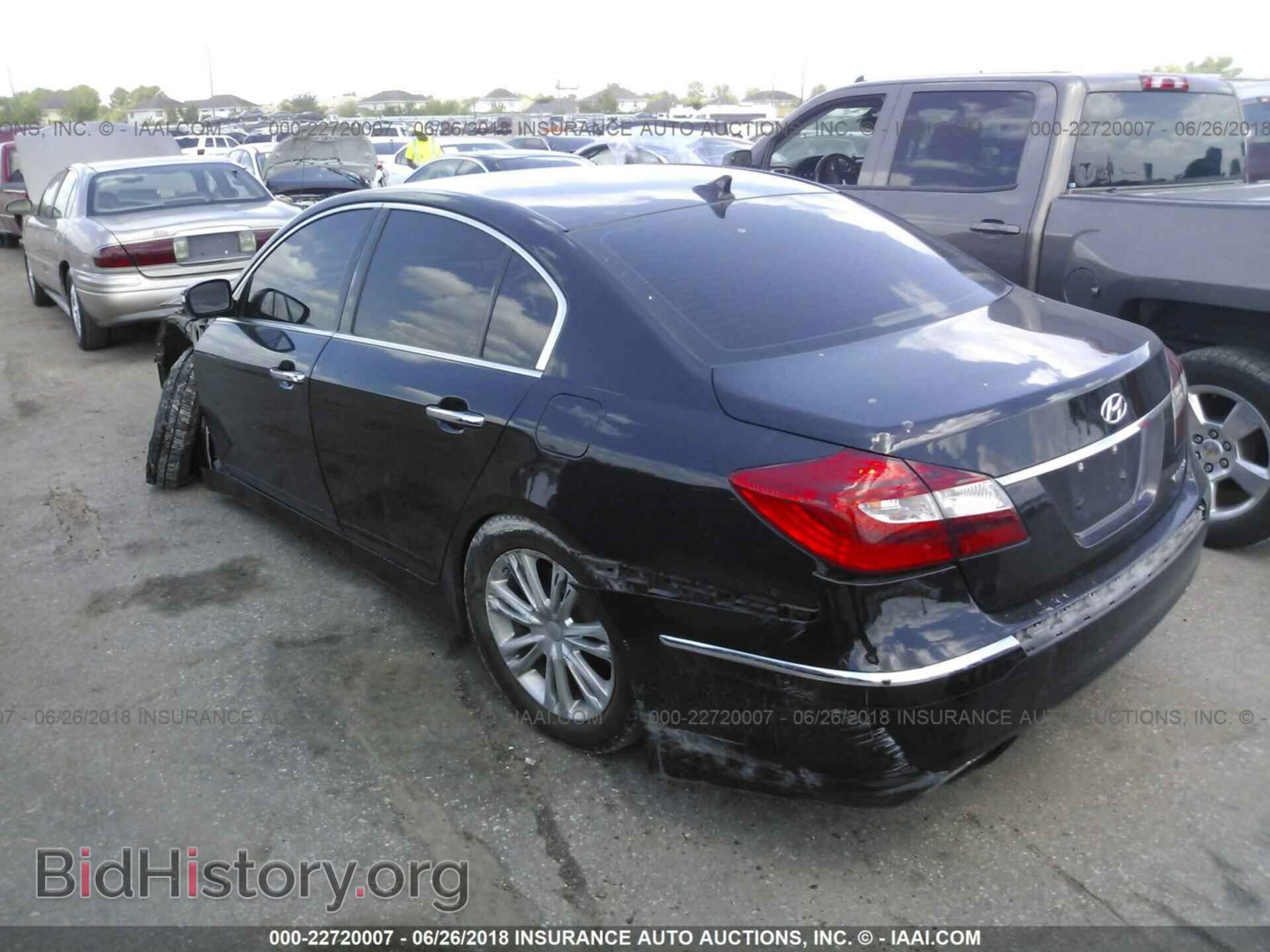 2013 Hyundai Genesis - VIN: KMHGC4DD1DU243045 - Фото 3