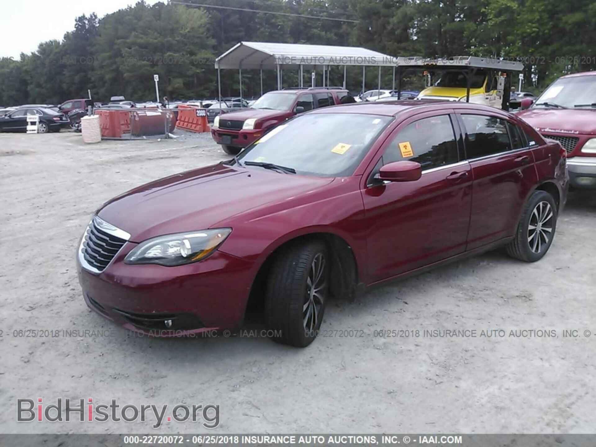 2013 Chrysler 200 - VIN: 1C3CCBBGXDN720106 - Фото 2
