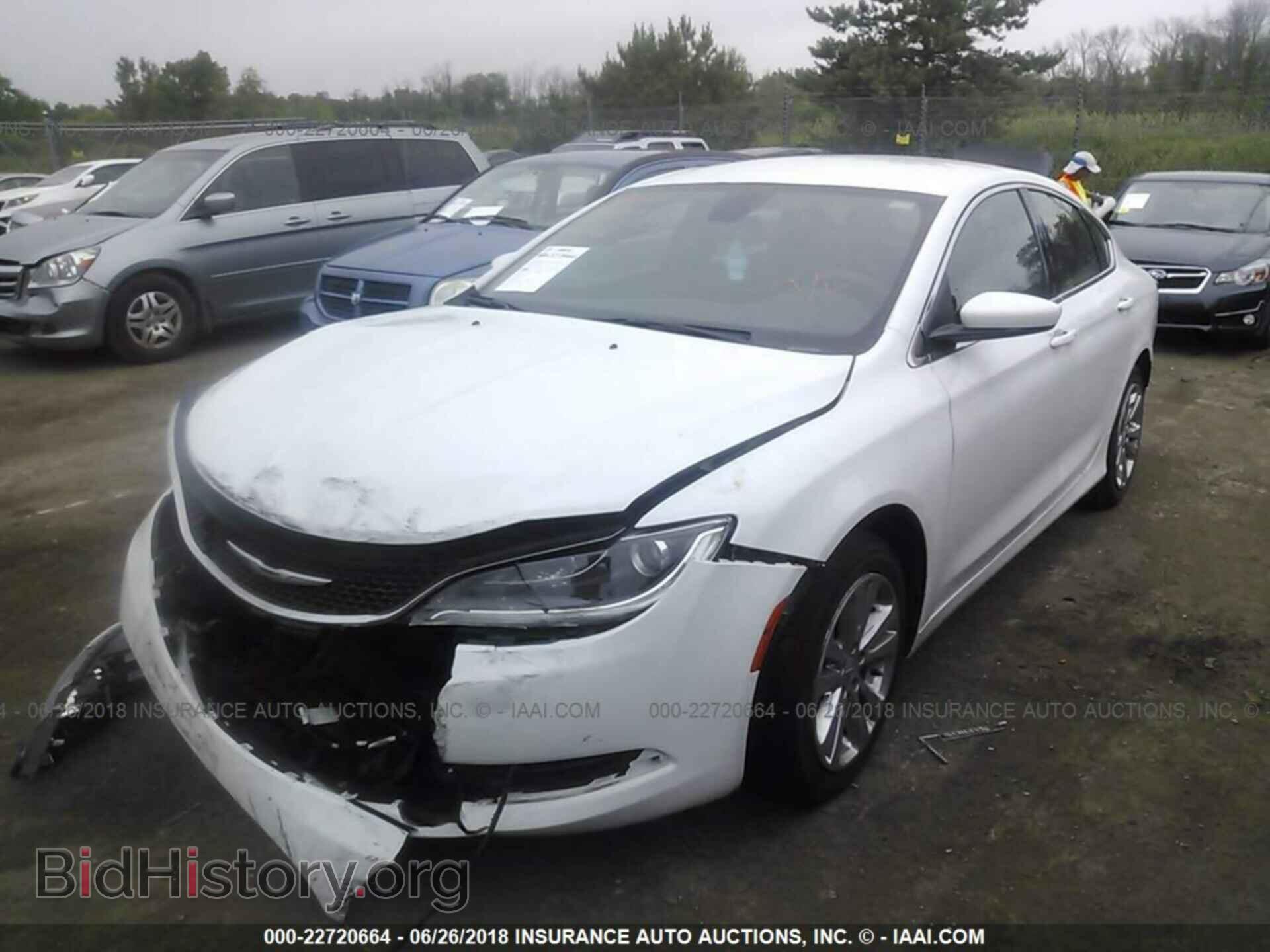2015 Chrysler 200 - VIN: 1C3CCCAB0FN738323 - Photo 2