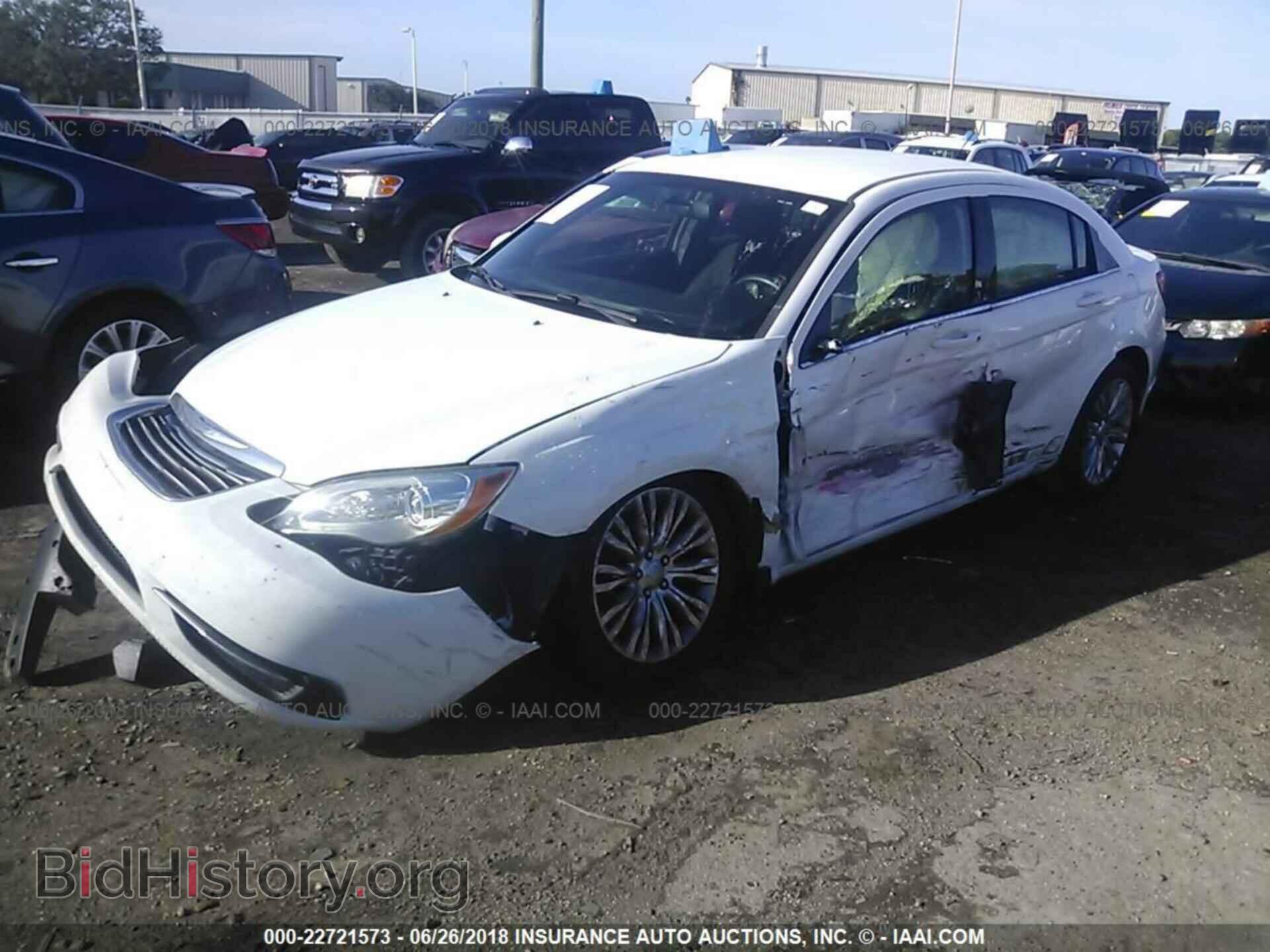 2013 Chrysler 200 - VIN: 1C3CCBAB3DN670915 - Photo 2